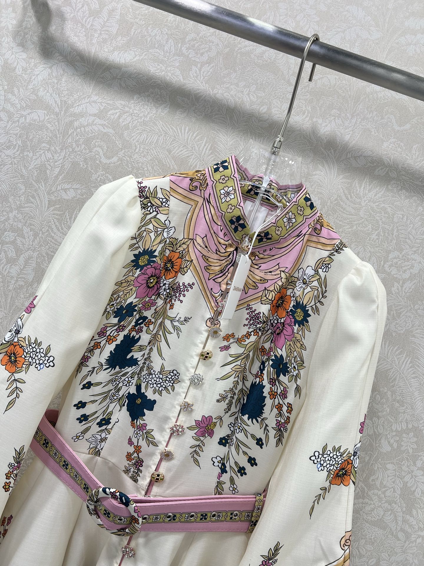 🔥🔥Zimmerman*兹/默曼 25新款定位印花系列 同步上新啦~短款‼️连衣裙 小立领和灯笼袖设计 