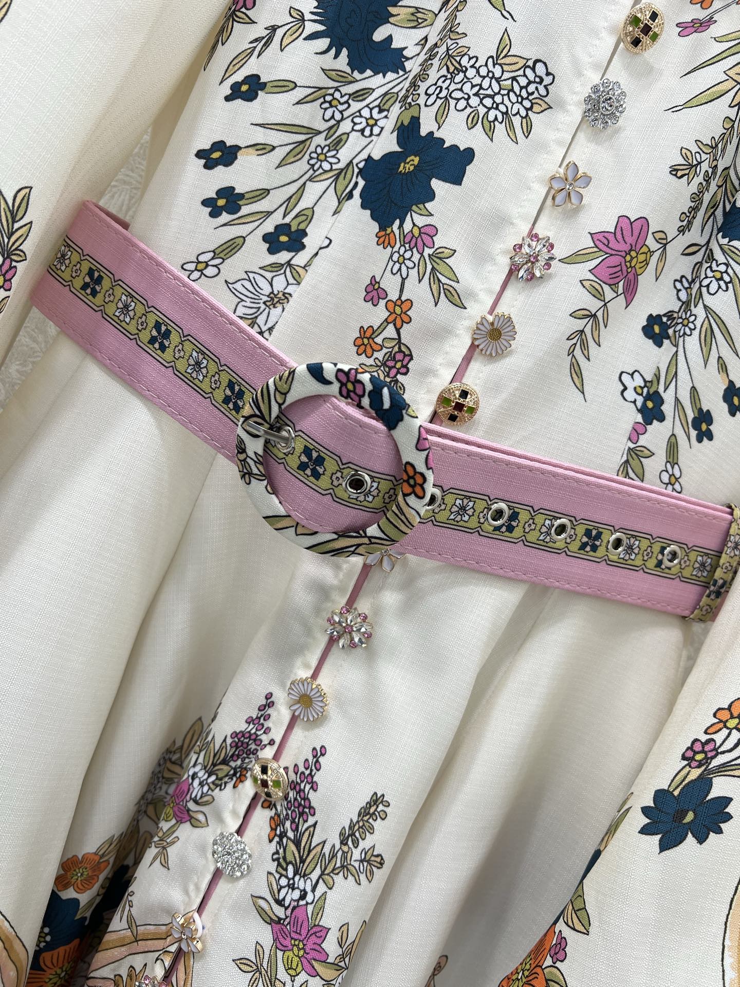 🔥🔥Zimmerman*兹/默曼 25新款定位印花系列 同步上新啦~短款‼️连衣裙 小立领和灯笼袖设计 