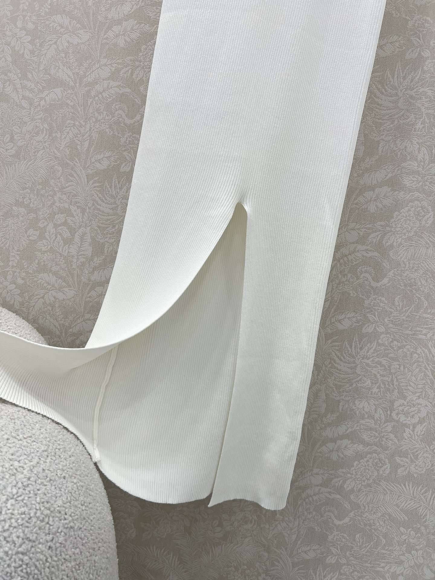 🔥🔥Sch*法国本土品牌 25新款胸前钥匙金扣装饰无袖针织连衣裙 前开叉无袖设计  展现出肩颈线条柔美流