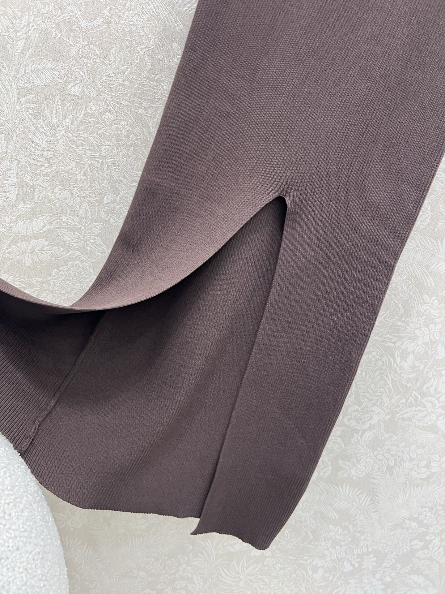 🔥🔥Sch*法国本土品牌 25新款胸前钥匙金扣装饰无袖针织连衣裙 前开叉无袖设计  展现出肩颈线条柔美流