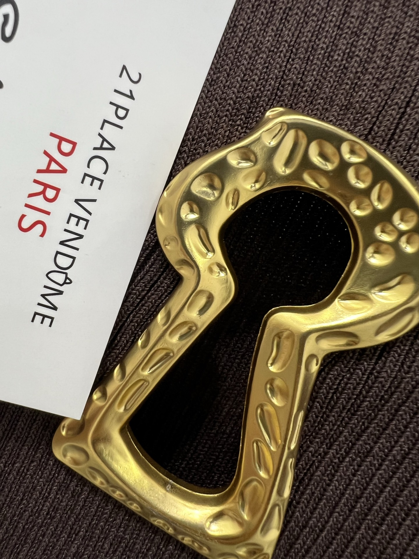 🔥🔥Sch*法国本土品牌 25新款胸前钥匙金扣装饰无袖针织连衣裙 前开叉无袖设计  展现出肩颈线条柔美流