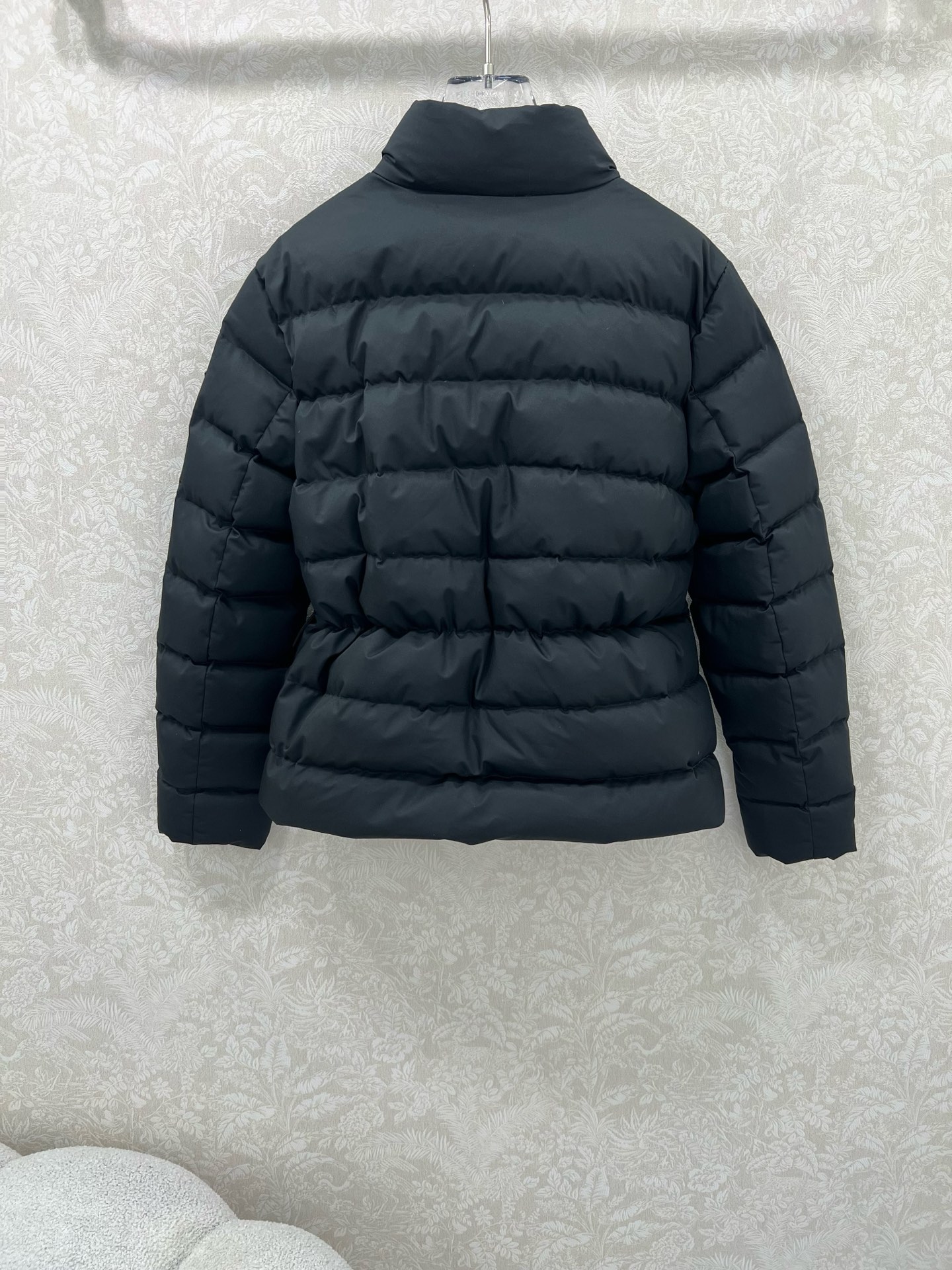 “Moncl*r Girl’s Dust-Proof Bag Suit with Front Pocket and Classic Sleeve Design in 25 Colors” - 图片 8