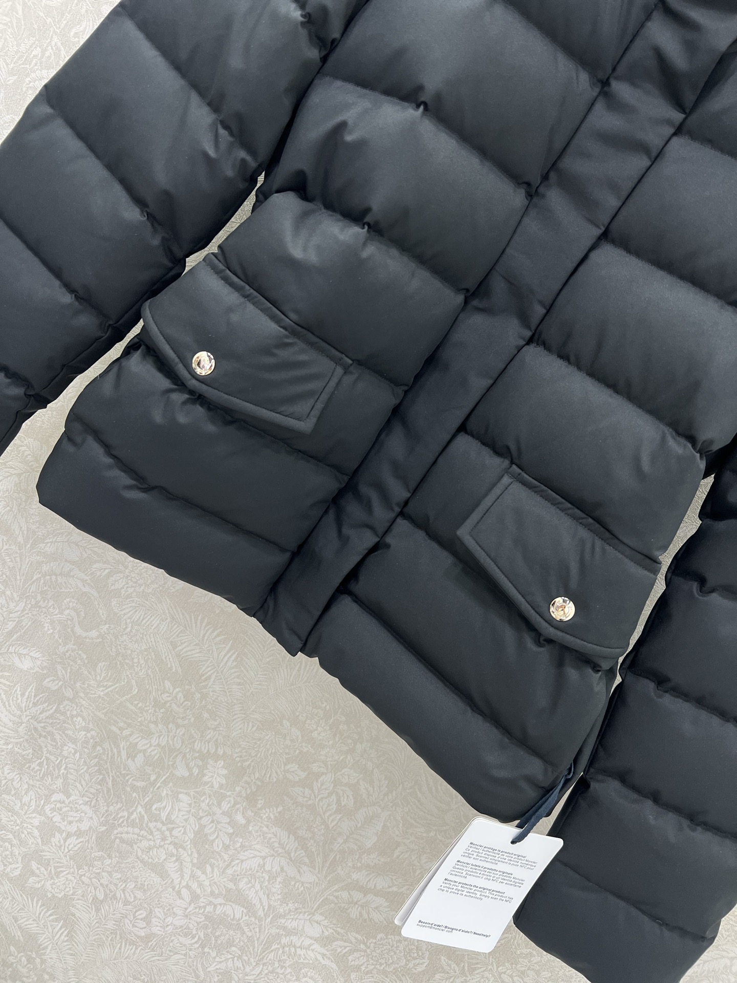 “Moncl*r Girl’s Dust-Proof Bag Suit with Front Pocket and Classic Sleeve Design in 25 Colors” - 图片 3