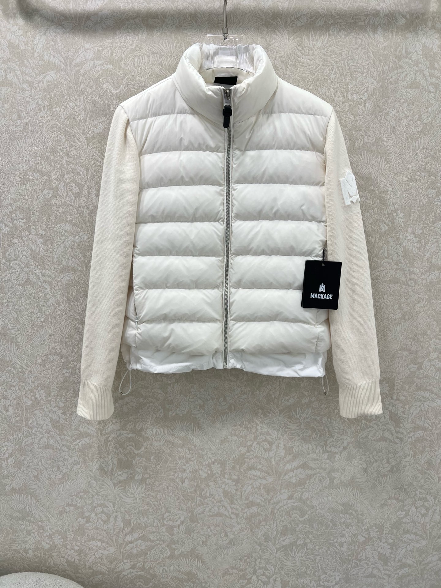 “High-Grade Wool Knit Sweater with Velvet Fill and Arm Logo Decoration Review” - 图片 1