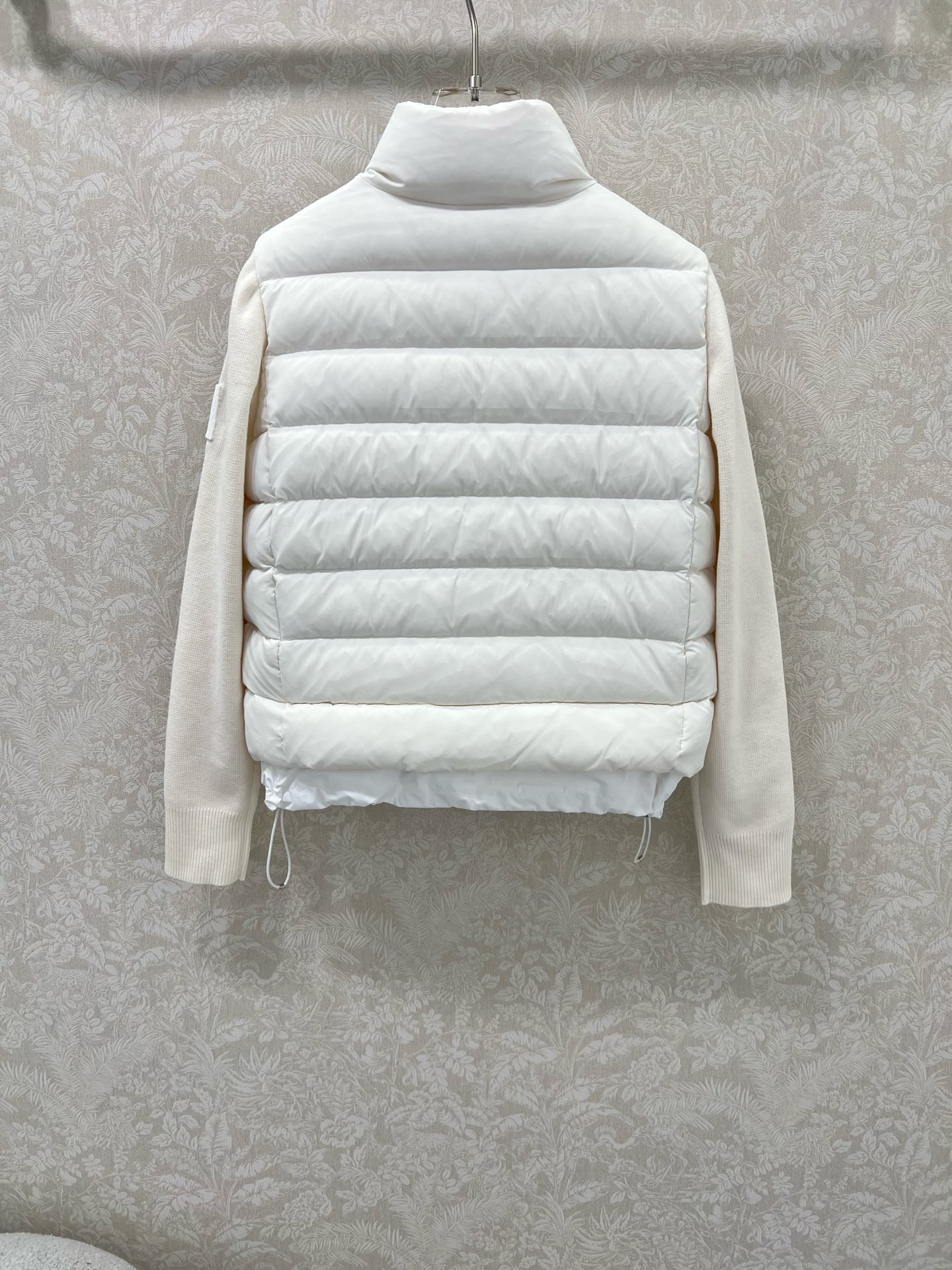 “High-Grade Wool Knit Sweater with Velvet Fill and Arm Logo Decoration Review” - 图片 9