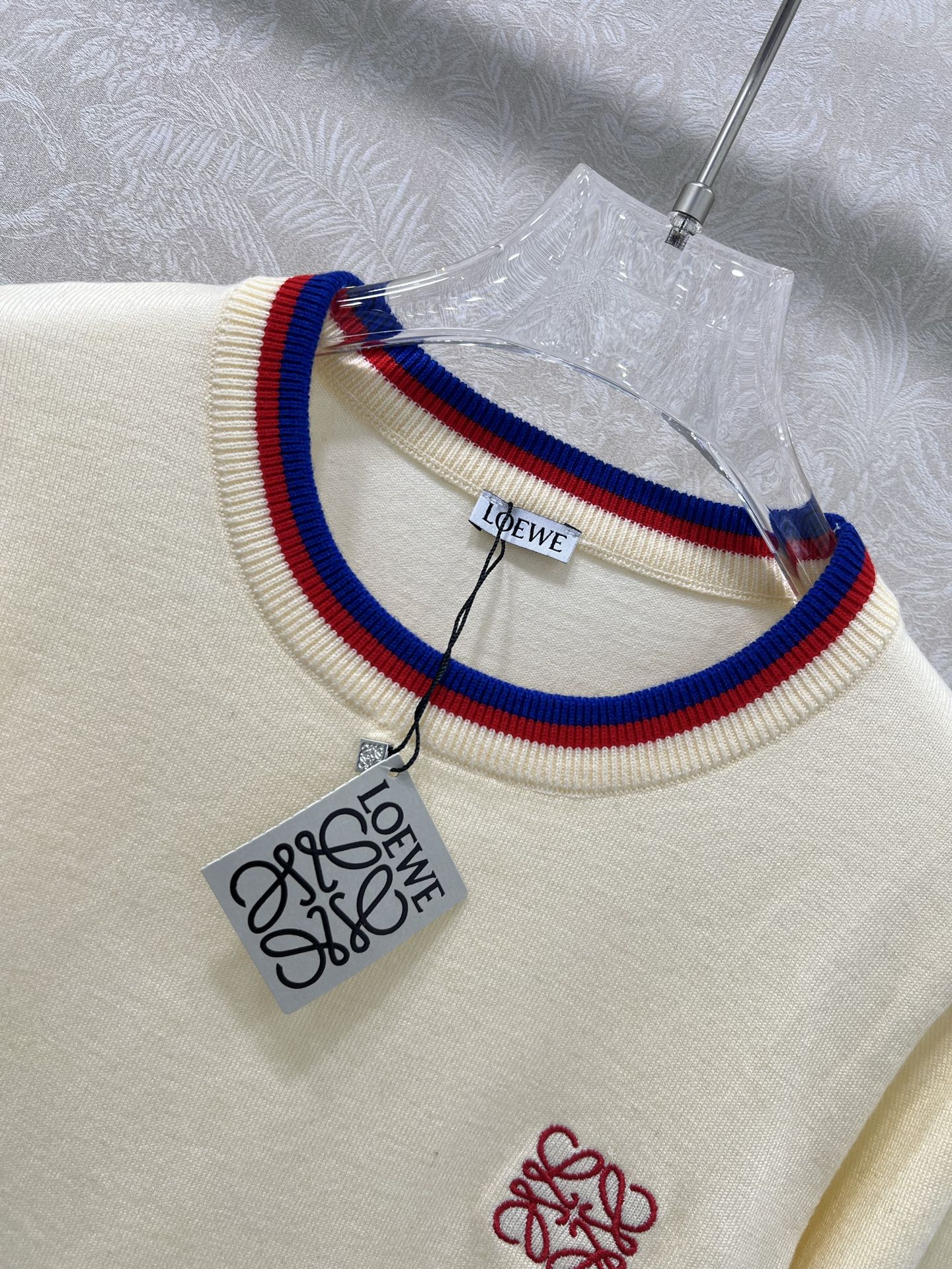 🔥🔥Loew**25新款圆领套头针织羊衫 胸前logo刺绣设计 领口下摆红蓝撞色 独家高版出品 真的很难