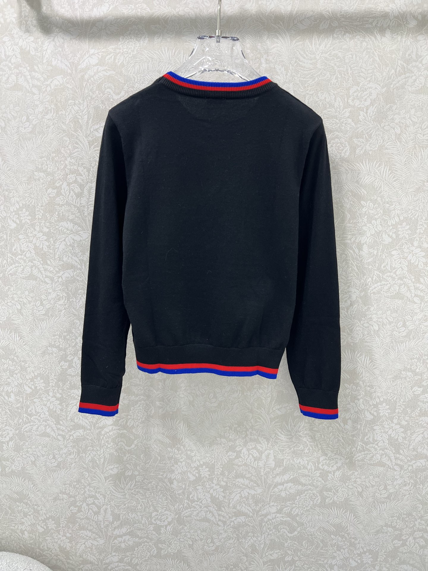 🔥🔥Loew**25新款圆领套头针织羊衫 胸前logo刺绣设计 领口下摆红蓝撞色 独家高版出品 真的很难