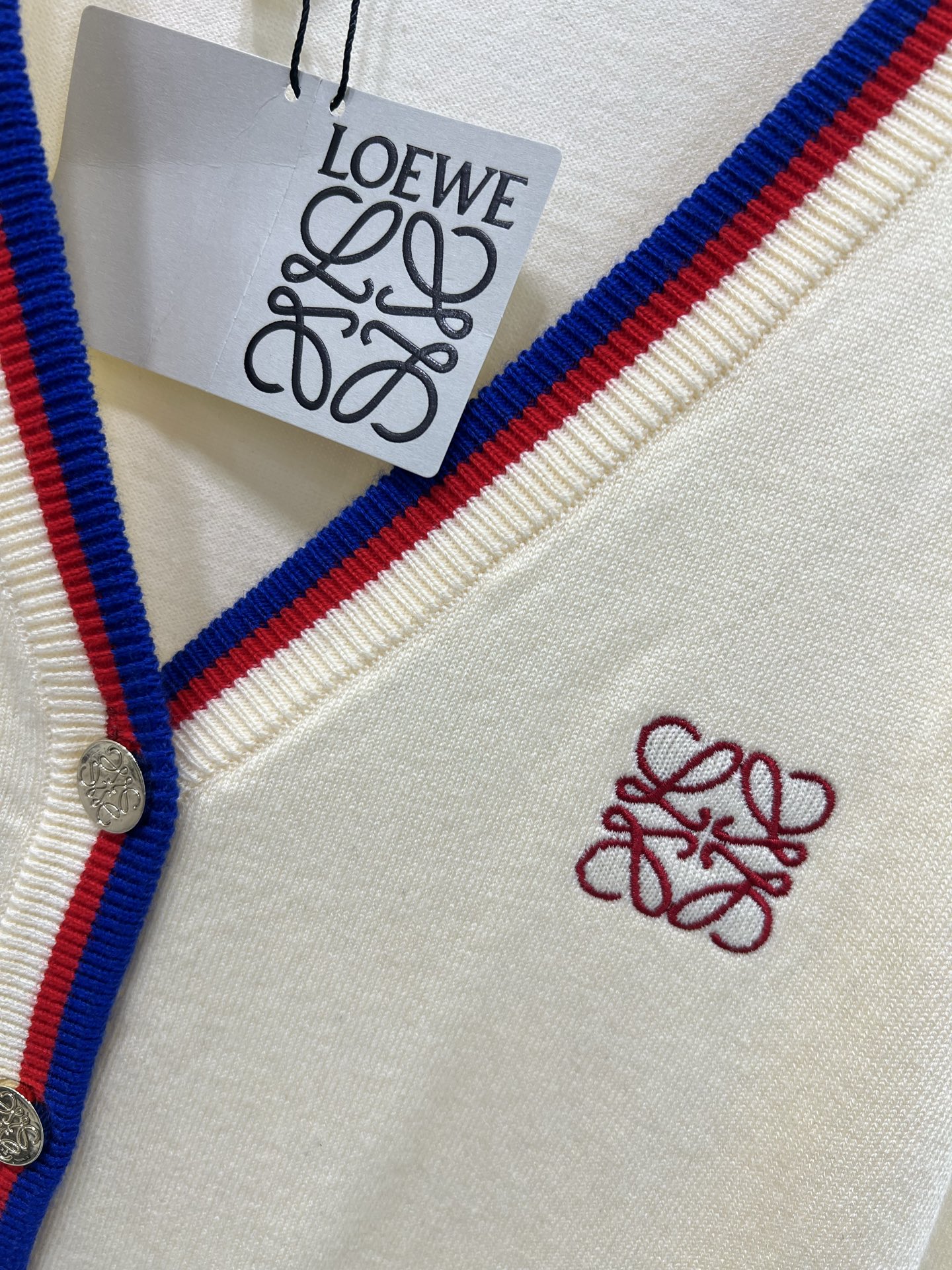 🔥🔥Loew**25新款V针织开衫 胸前logo刺绣设计 定制五金 领口下摆红蓝撞色 独家高版出品 真的