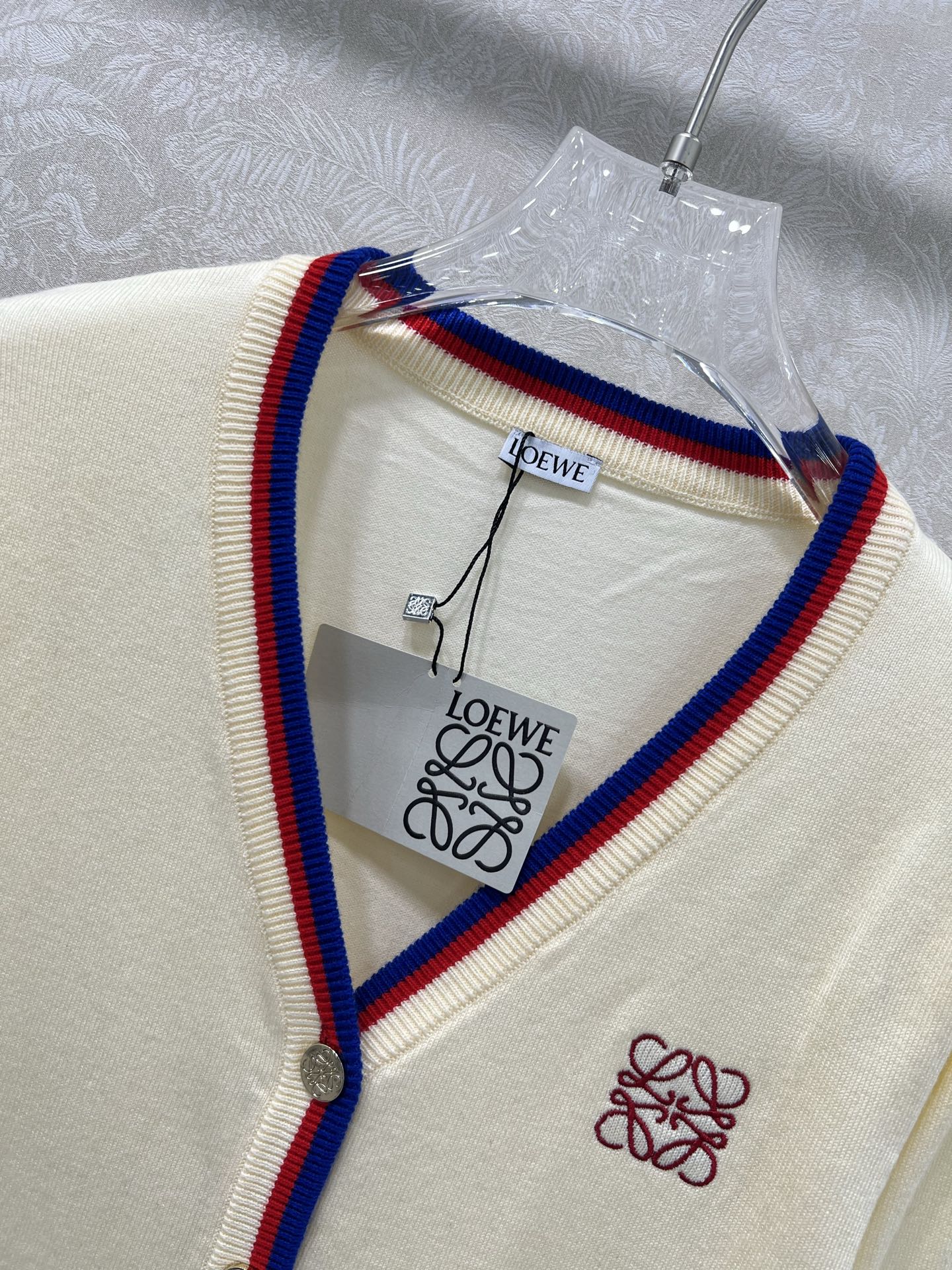 🔥🔥Loew**25新款V针织开衫 胸前logo刺绣设计 定制五金 领口下摆红蓝撞色 独家高版出品 真的