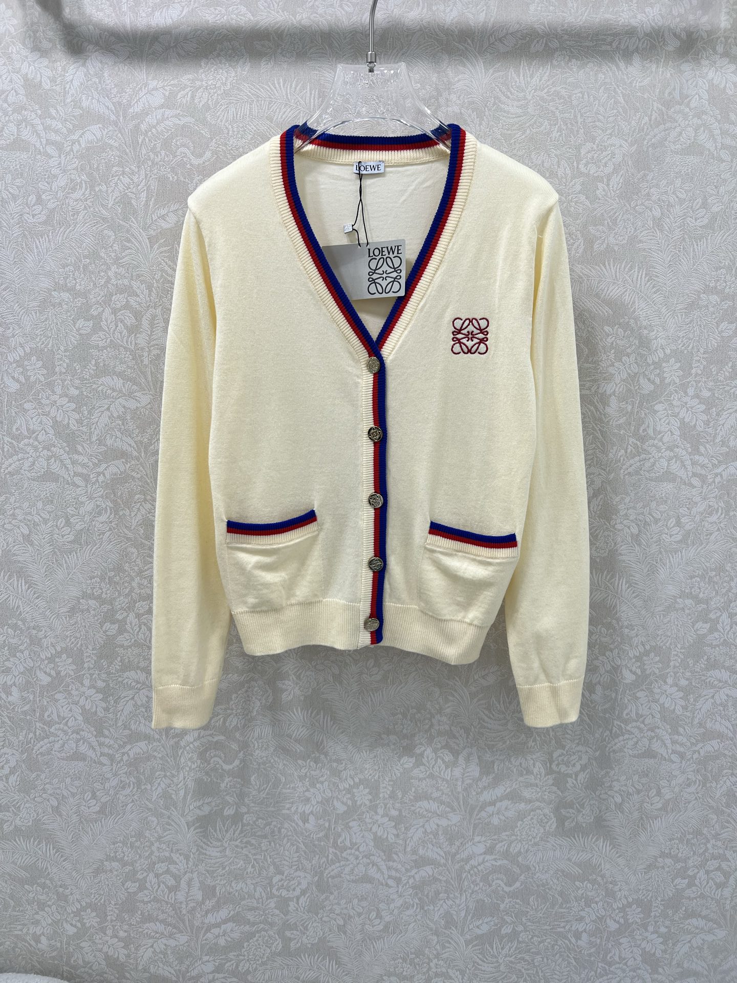 🔥🔥Loew**25新款V针织开衫 胸前logo刺绣设计 定制五金 领口下摆红蓝撞色 独家高版出品 真的
