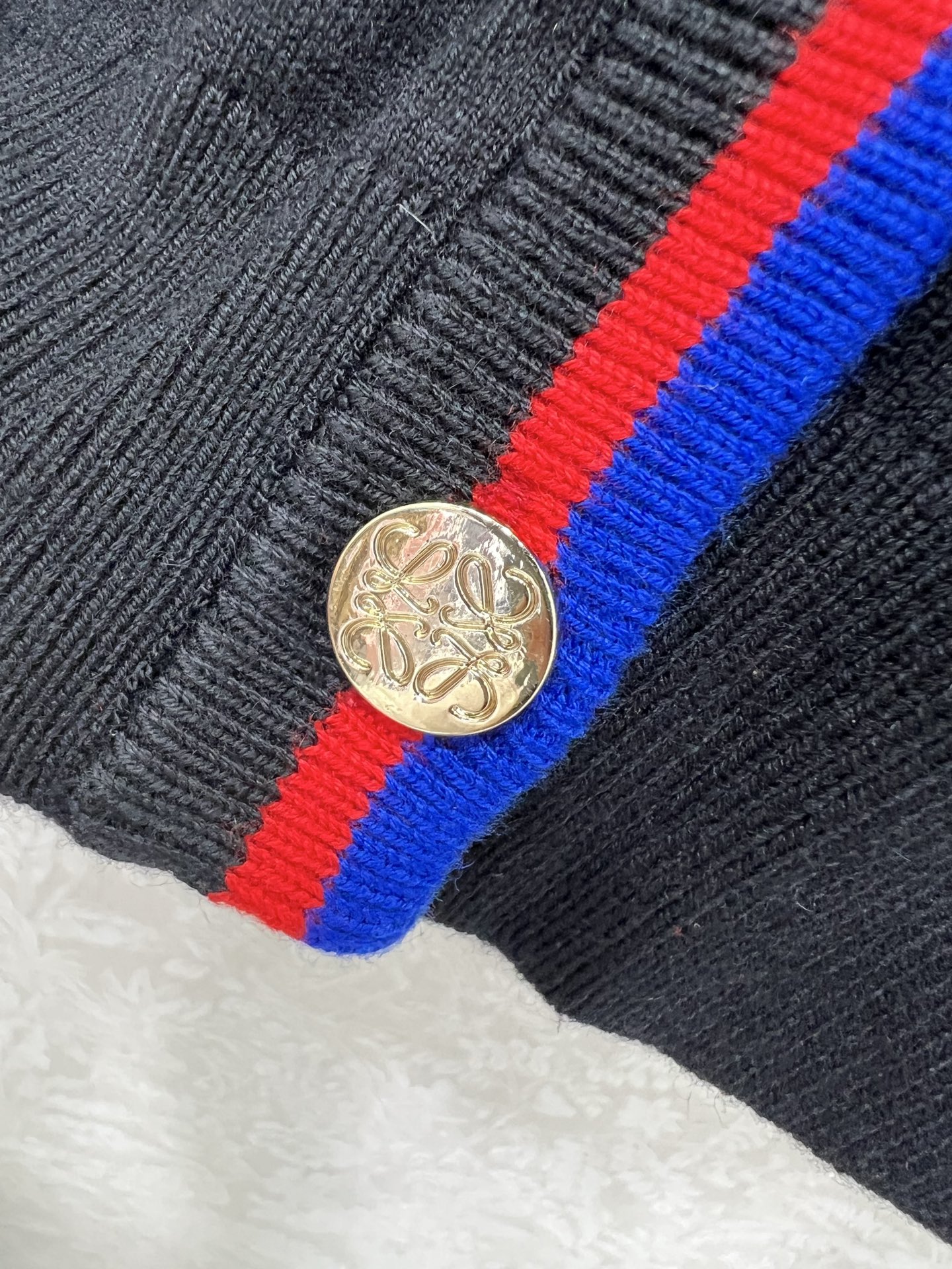 🔥🔥Loew**25新款V针织开衫 胸前logo刺绣设计 定制五金 领口下摆红蓝撞色 独家高版出品 真的