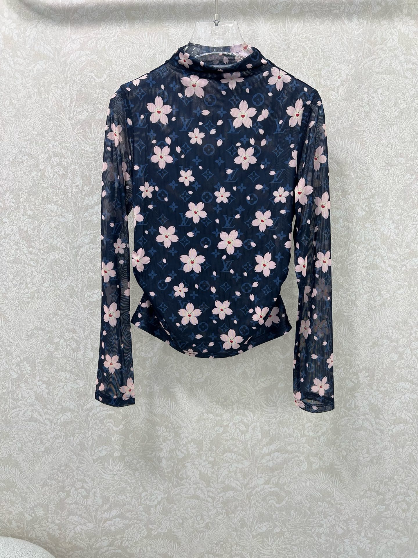 🔥🔥Louis Vuitt*n25新款网纱打底衫~整体字母老花🌸樱花印花网纱面料亲肤又透气  胸前字母l