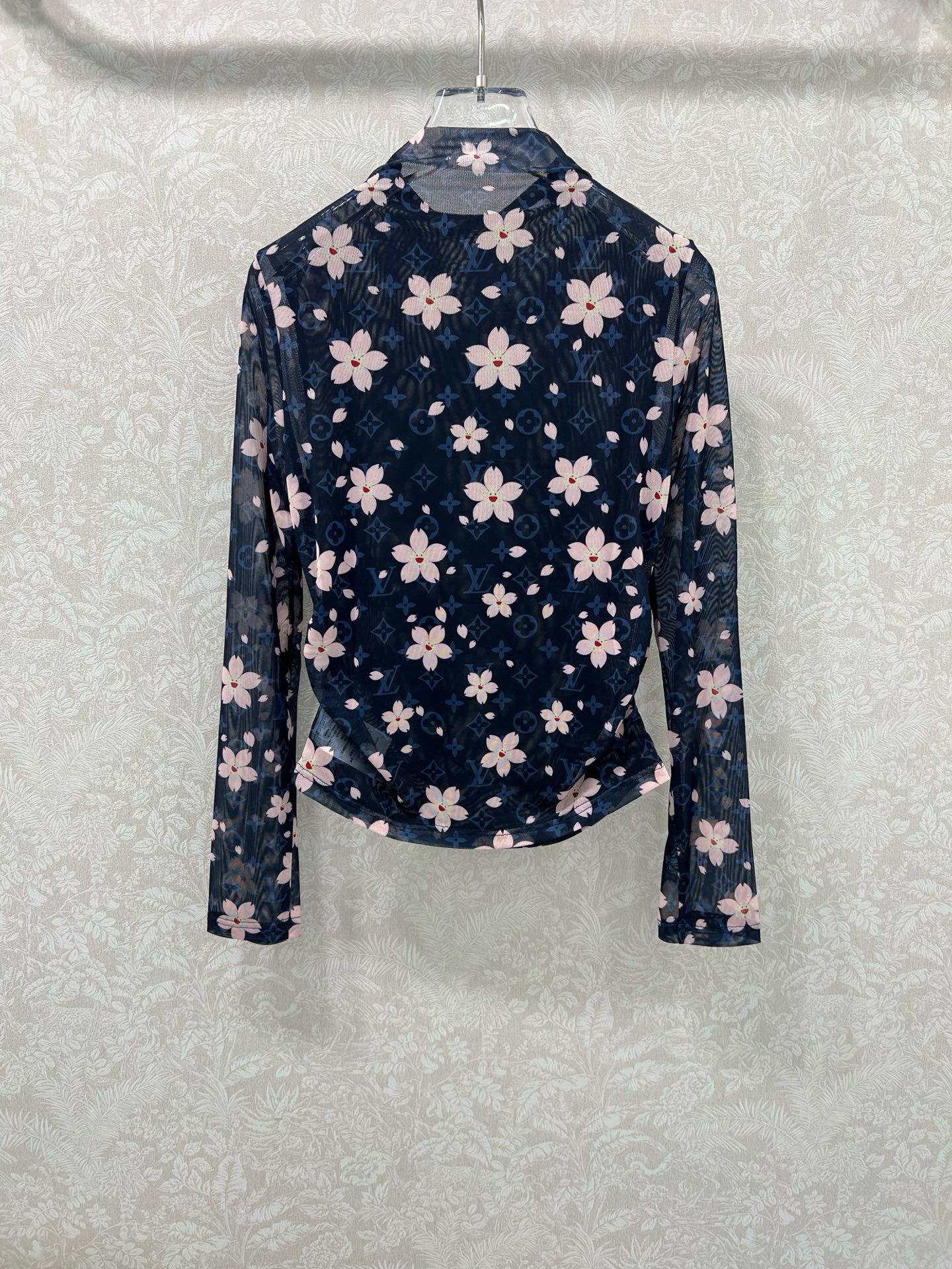 🔥🔥Louis Vuitt*n25新款网纱打底衫~整体字母老花🌸樱花印花网纱面料亲肤又透气  胸前字母l