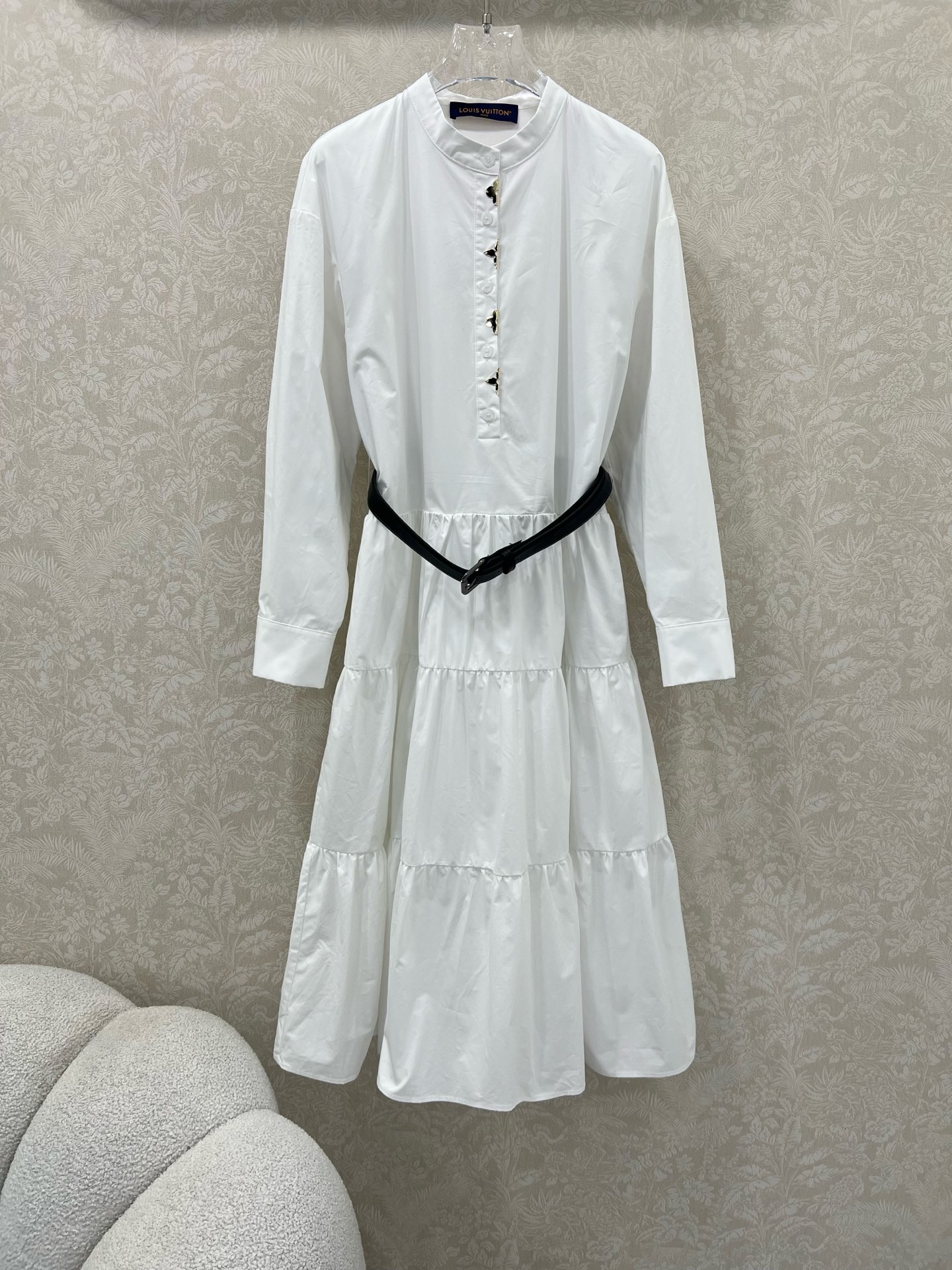 🔥🔥LOUIS VUITT*N路易/威登 25新款纯棉长袖连衣裙 超级简单大气的净色系列  胸前金属五金
