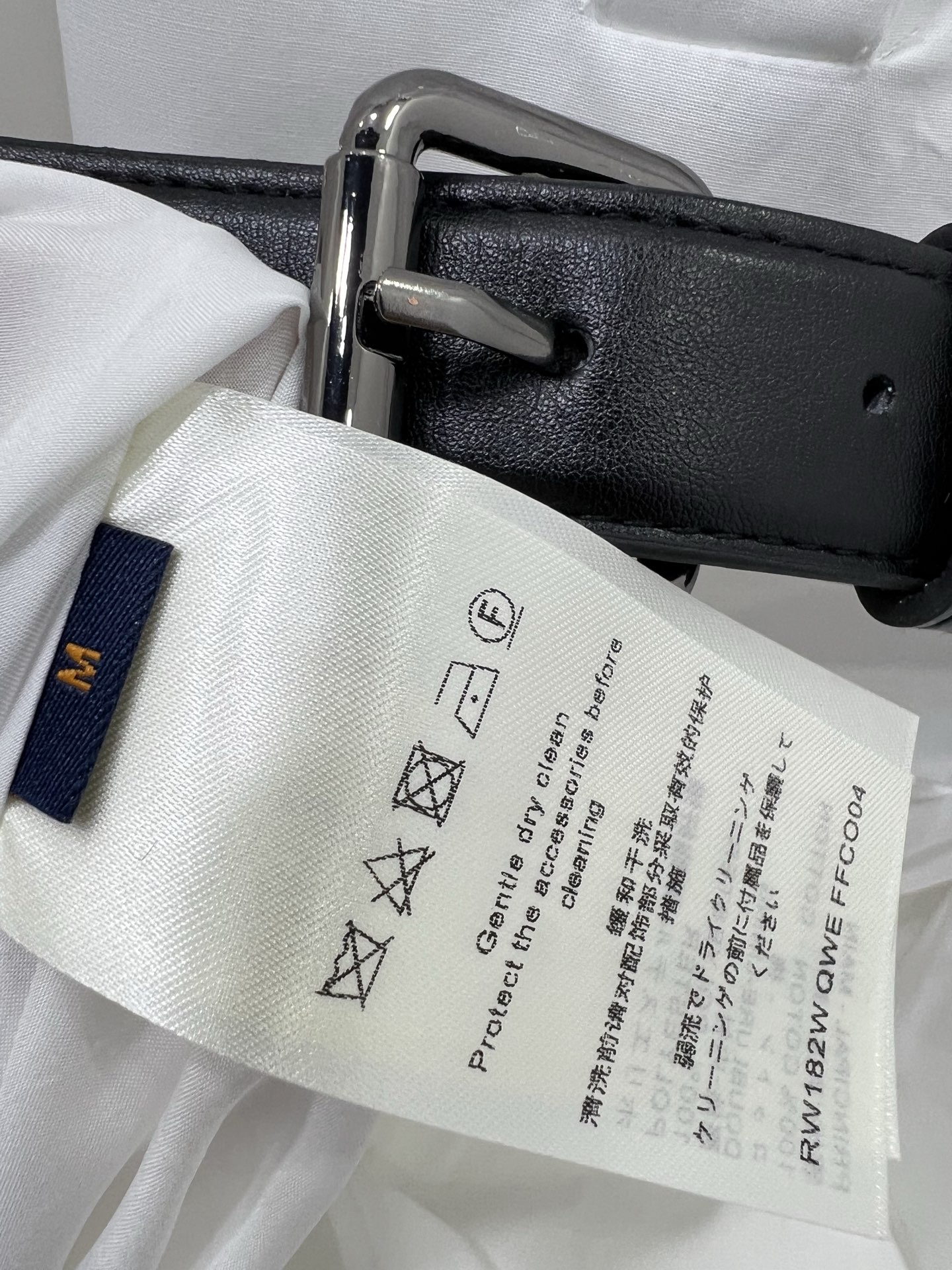 🔥🔥LOUIS VUITT*N路易/威登 25新款纯棉长袖连衣裙 超级简单大气的净色系列  胸前金属五金