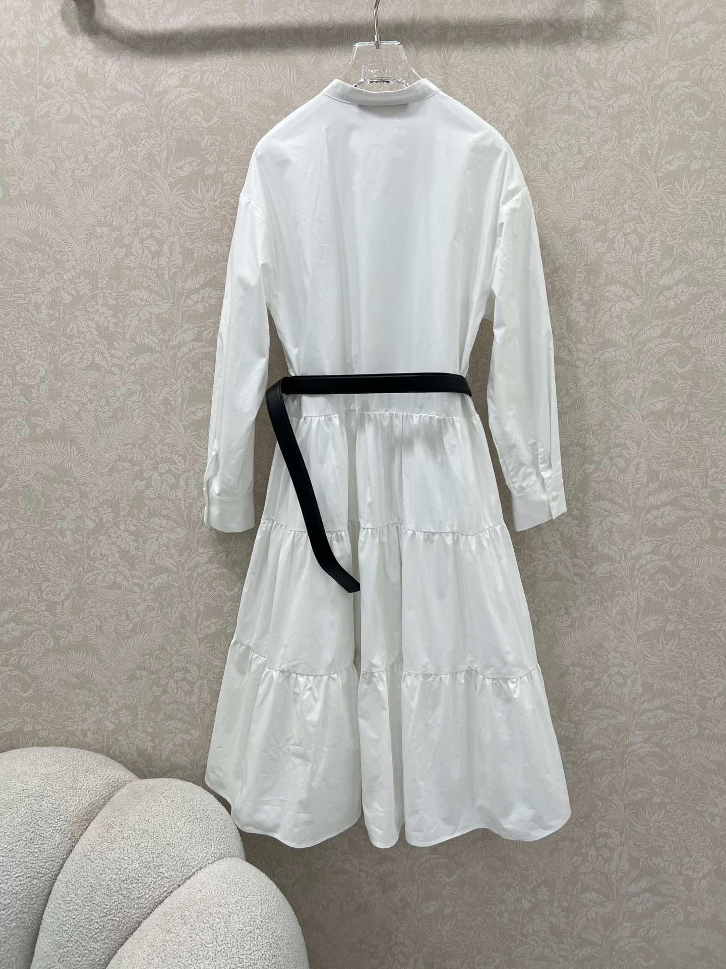 🔥🔥LOUIS VUITT*N路易/威登 25新款纯棉长袖连衣裙 超级简单大气的净色系列  胸前金属五金