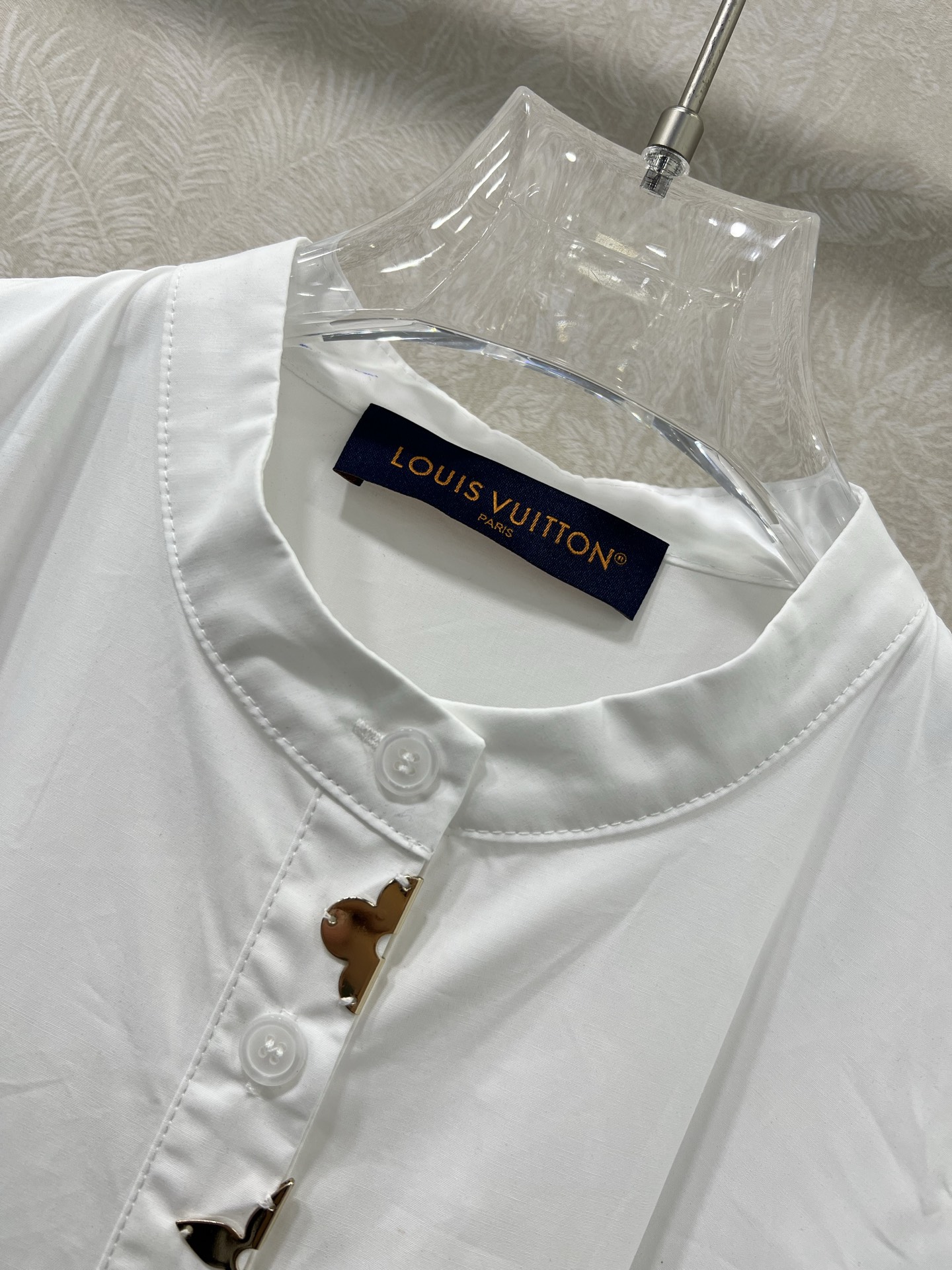 🔥🔥LOUIS VUITT*N路易/威登 25新款纯棉长袖连衣裙 超级简单大气的净色系列  胸前金属五金