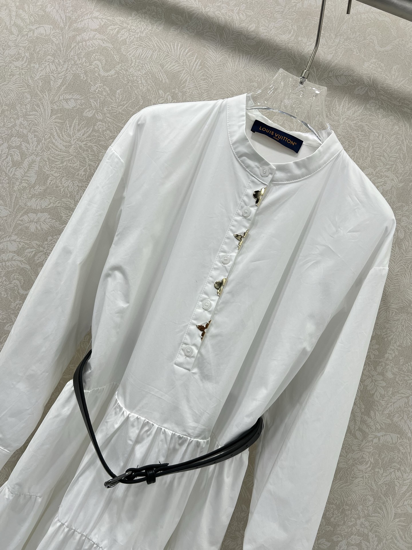 🔥🔥LOUIS VUITT*N路易/威登 25新款纯棉长袖连衣裙 超级简单大气的净色系列  胸前金属五金