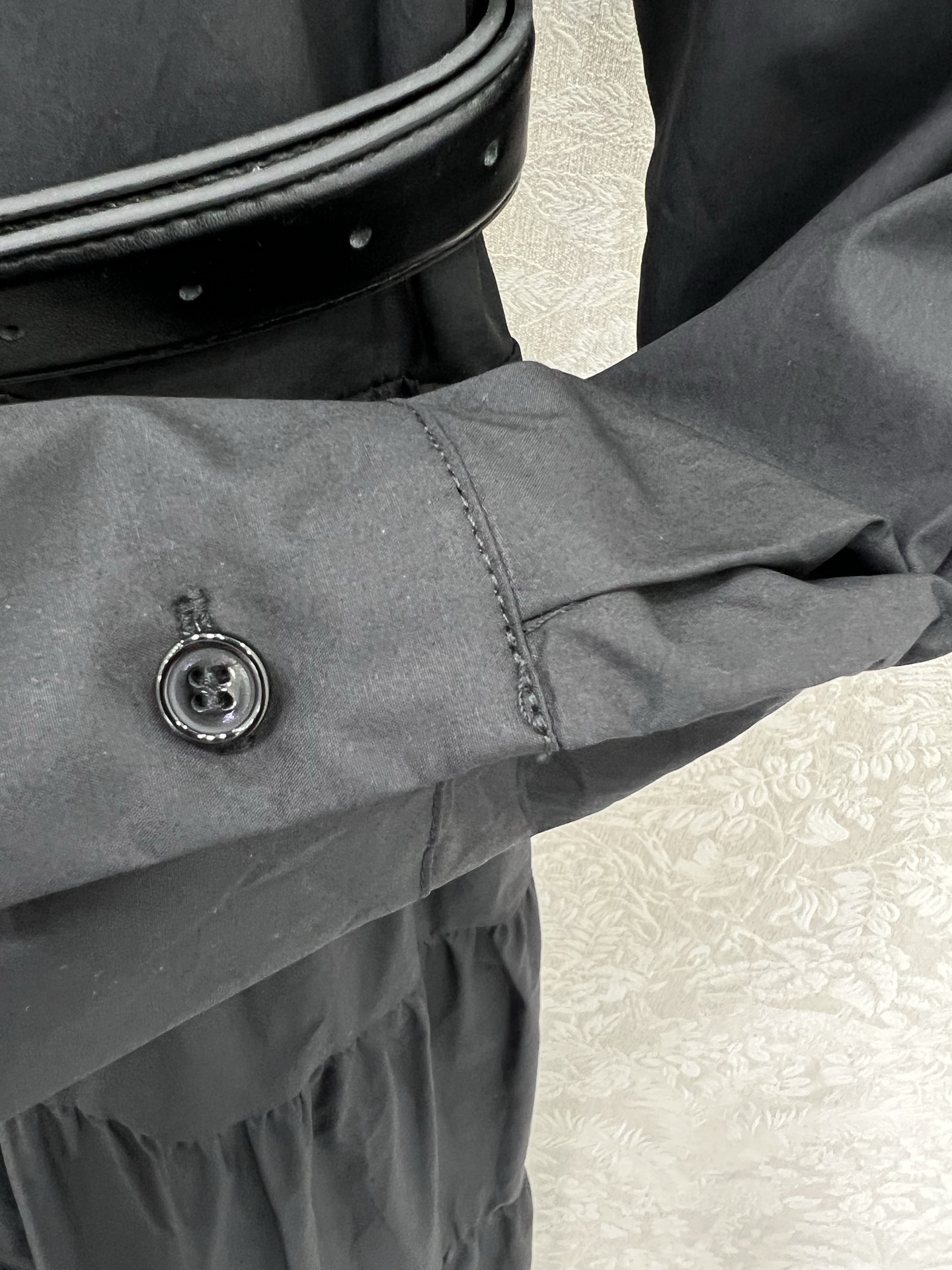 🔥🔥LOUIS VUITT*N路易/威登 25新款纯棉长袖连衣裙 超级简单大气的净色系列  胸前金属五金