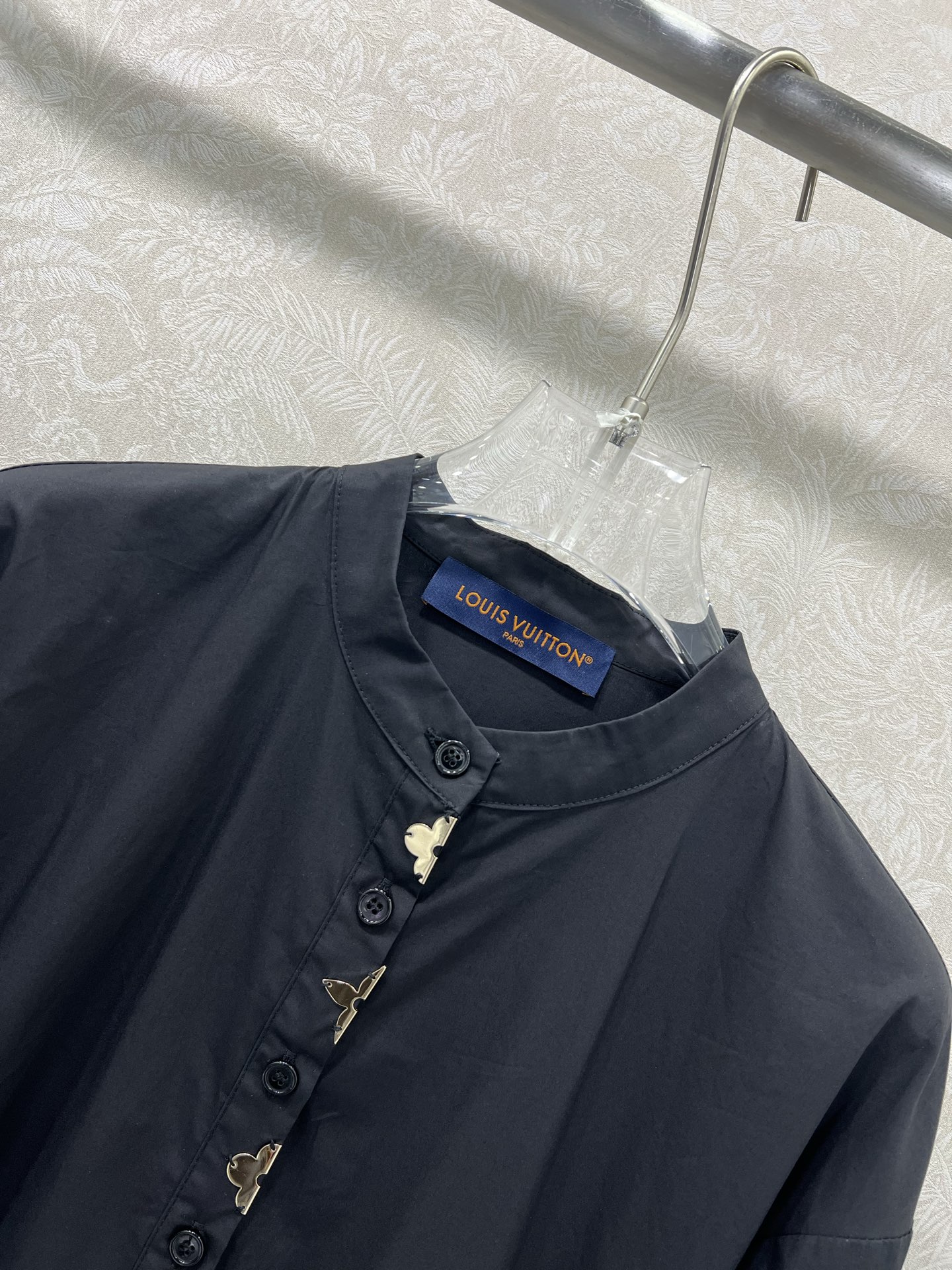 🔥🔥LOUIS VUITT*N路易/威登 25新款纯棉长袖连衣裙 超级简单大气的净色系列  胸前金属五金