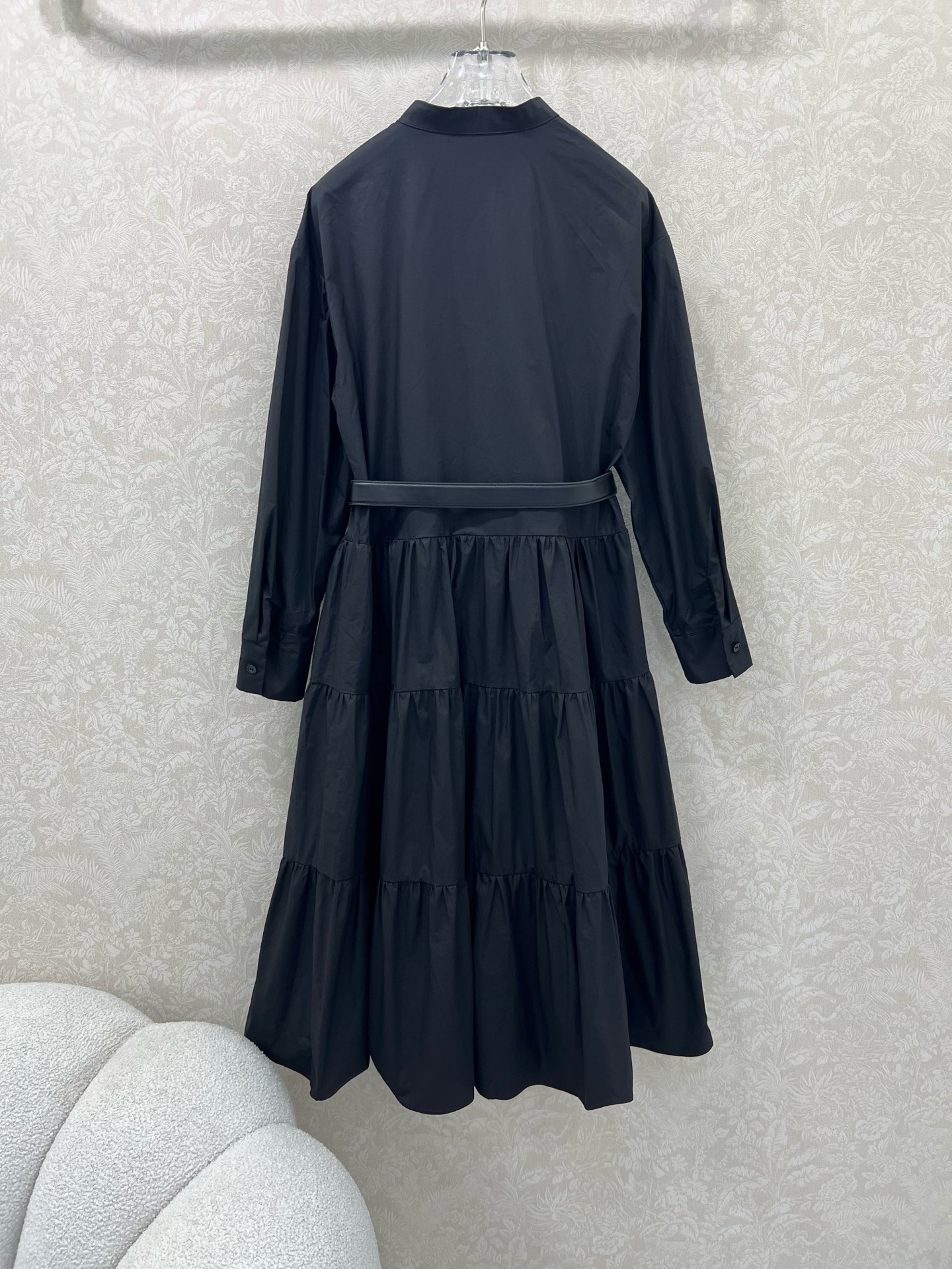 🔥🔥LOUIS VUITT*N路易/威登 25新款纯棉长袖连衣裙 超级简单大气的净色系列  胸前金属五金