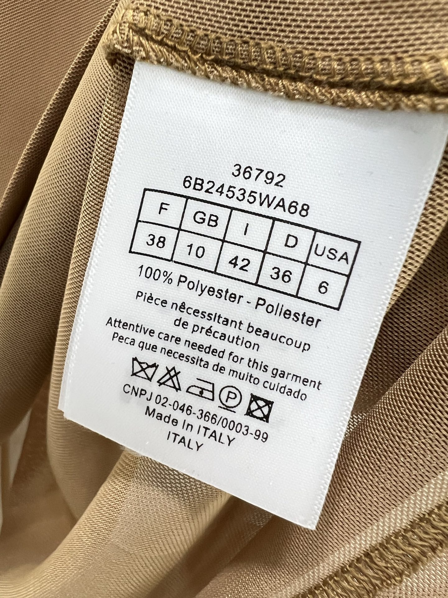 🔥🔥DIO* 25新款网纱打底衫~纯色中间字母logo印花  网纱面料亲肤又透气  超级轻薄 单看不起眼