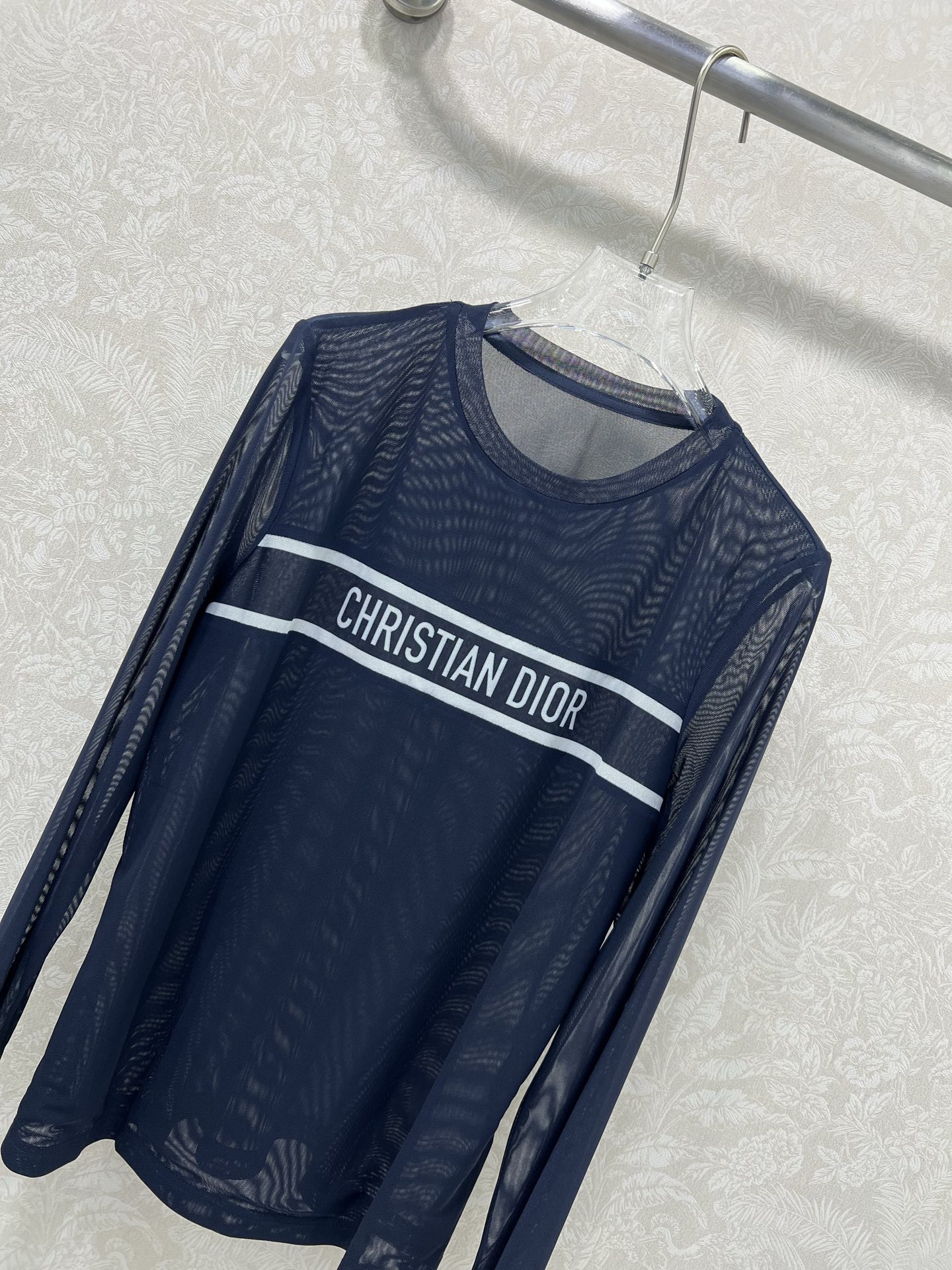 🔥🔥DIO* 25新款网纱打底衫~纯色中间字母logo印花  网纱面料亲肤又透气  超级轻薄 单看不起眼