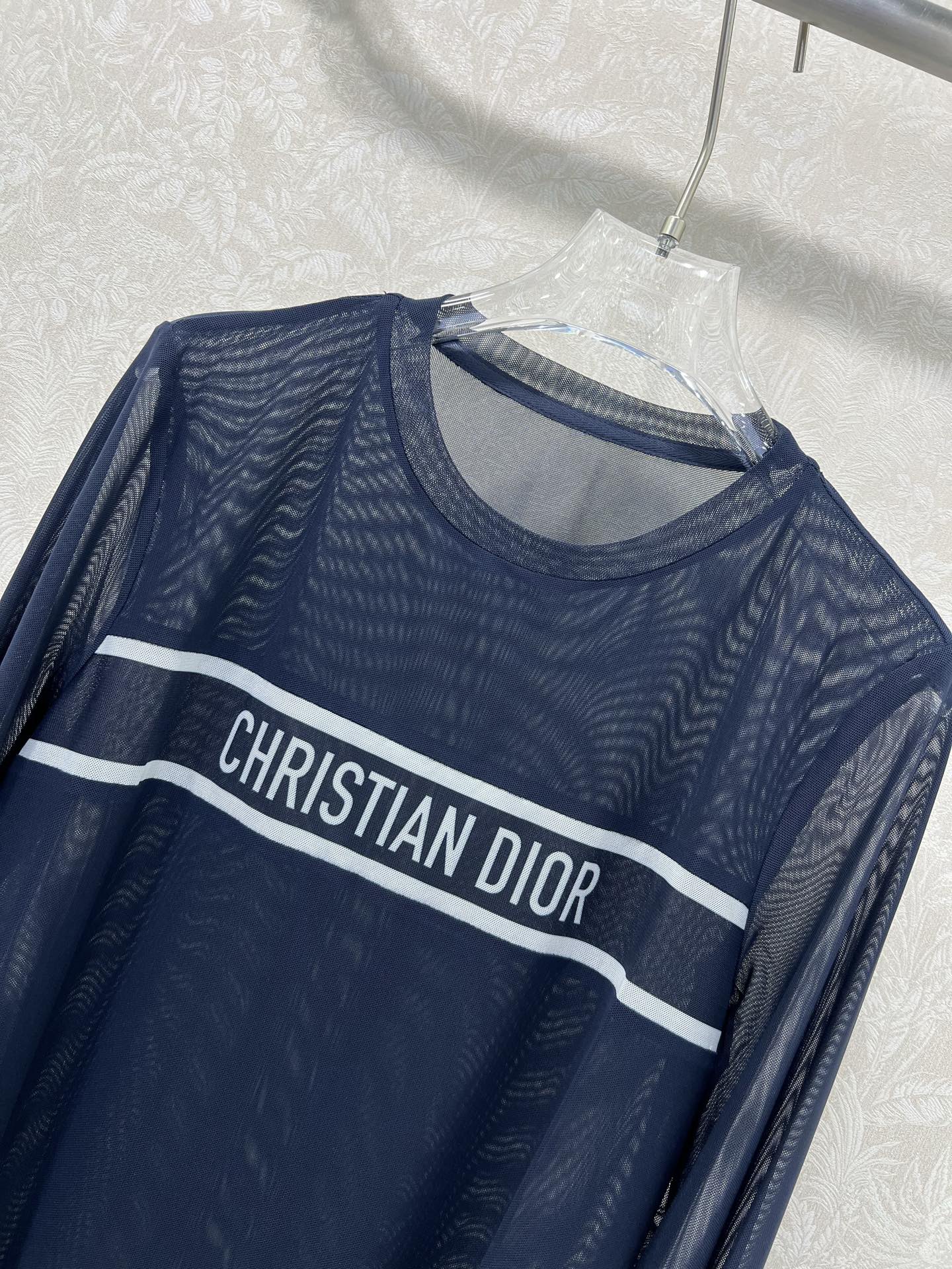 🔥🔥DIO* 25新款网纱打底衫~纯色中间字母logo印花  网纱面料亲肤又透气  超级轻薄 单看不起眼