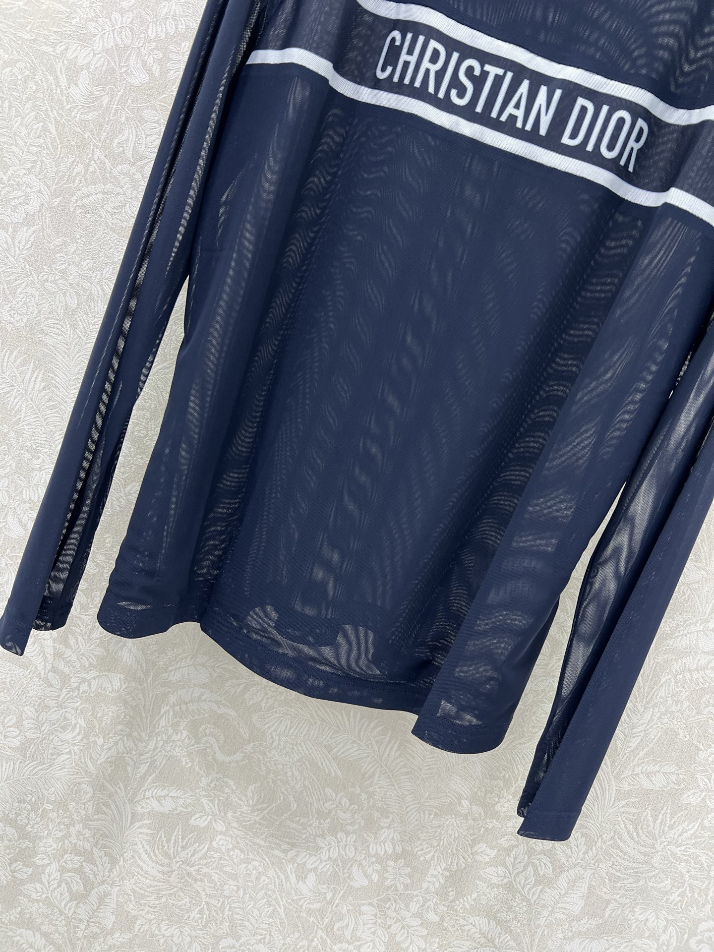 🔥🔥DIO* 25新款网纱打底衫~纯色中间字母logo印花  网纱面料亲肤又透气  超级轻薄 单看不起眼