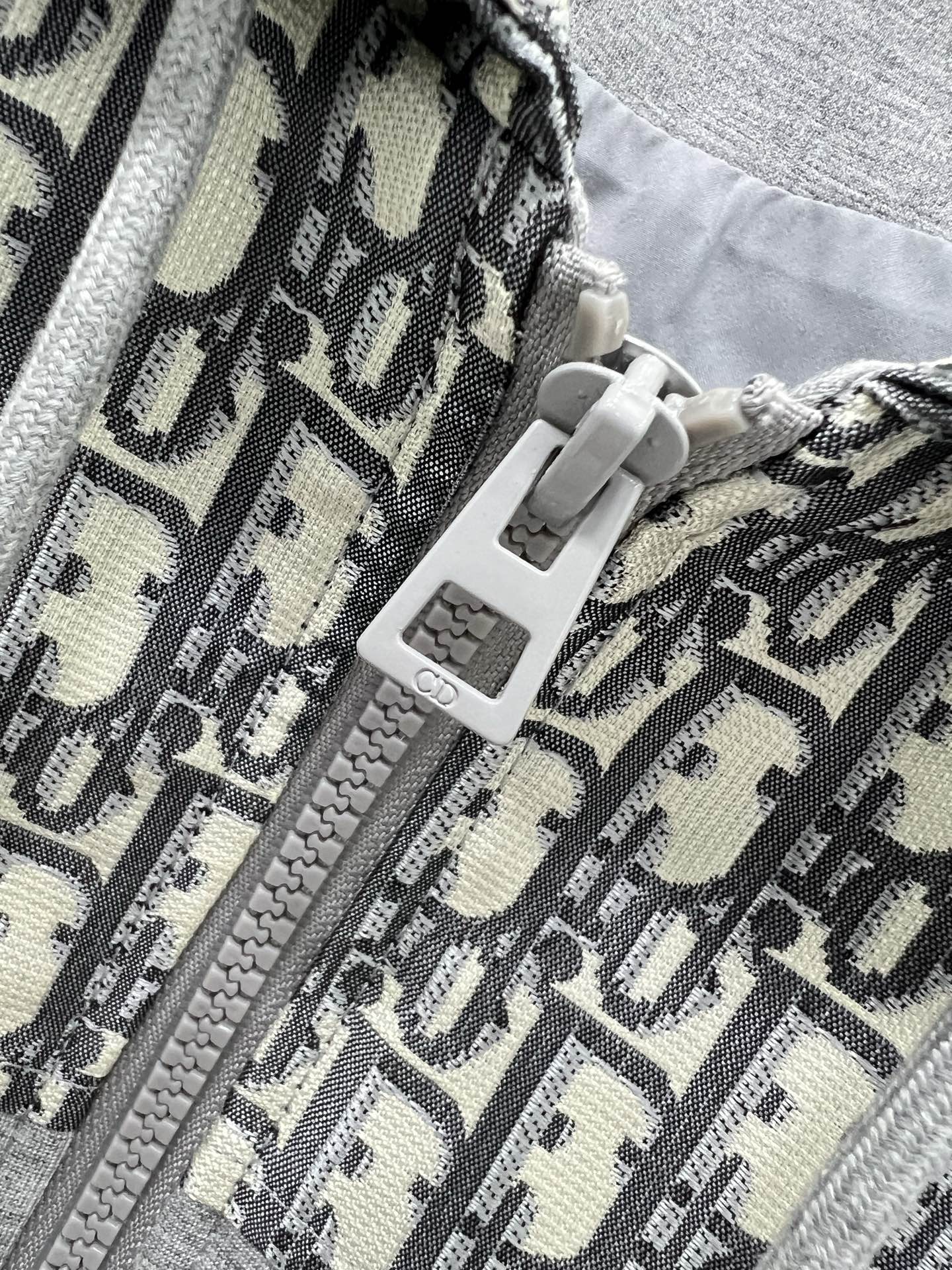 🔥🔥 DIO*25新款提花套装  整套出售 连帽外套➕小直筒长裤的组合  外套裤子均拼接提花logo面料