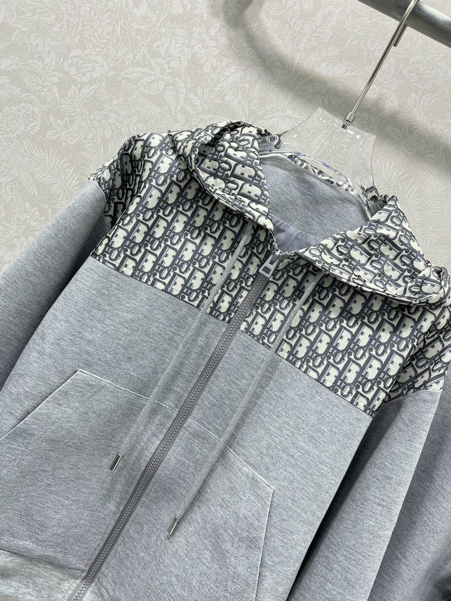 🔥🔥 DIO*25新款提花套装  整套出售 连帽外套➕小直筒长裤的组合  外套裤子均拼接提花logo面料