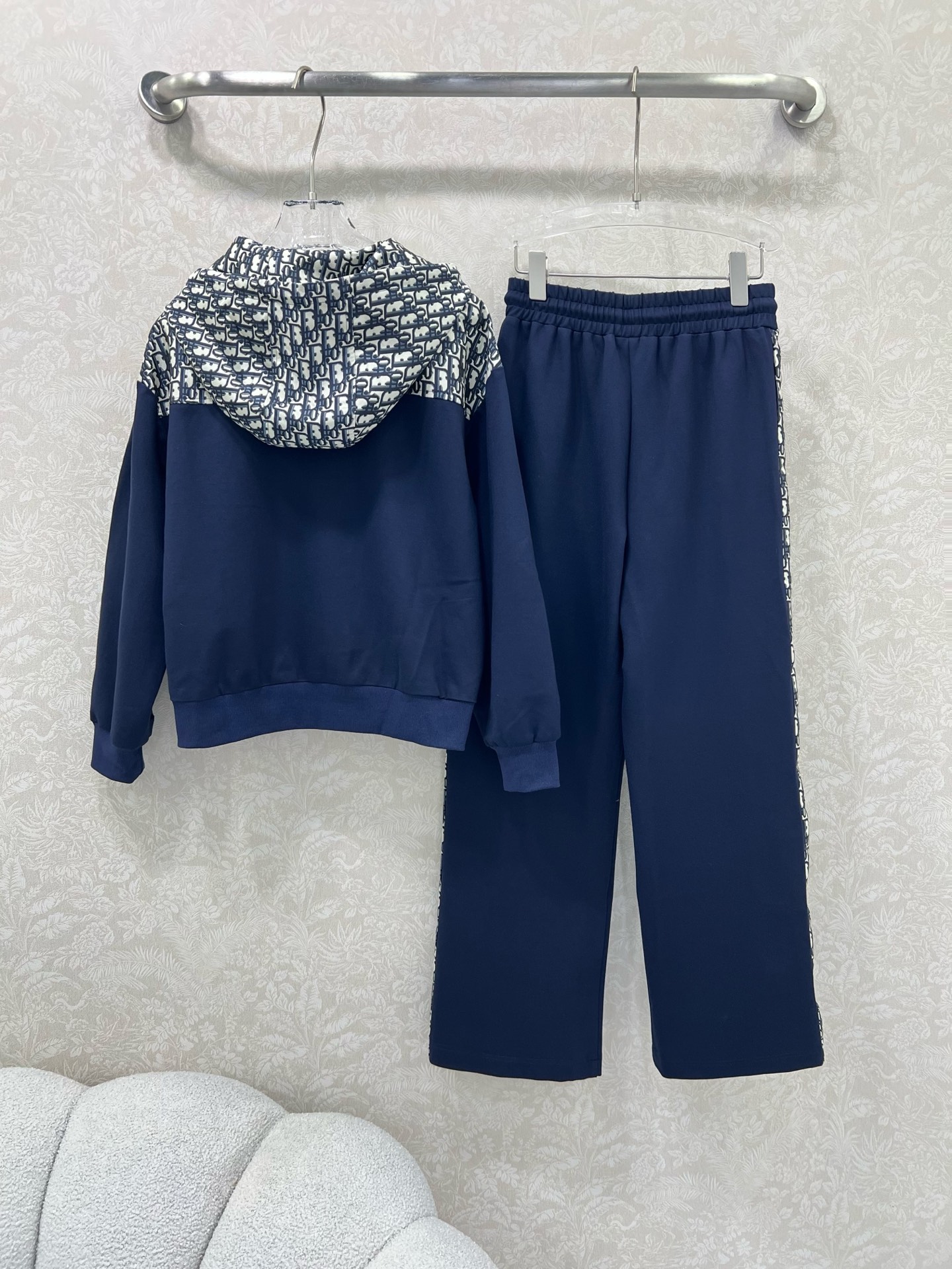 🔥🔥 DIO*25新款提花套装  整套出售 连帽外套➕小直筒长裤的组合  外套裤子均拼接提花logo面料