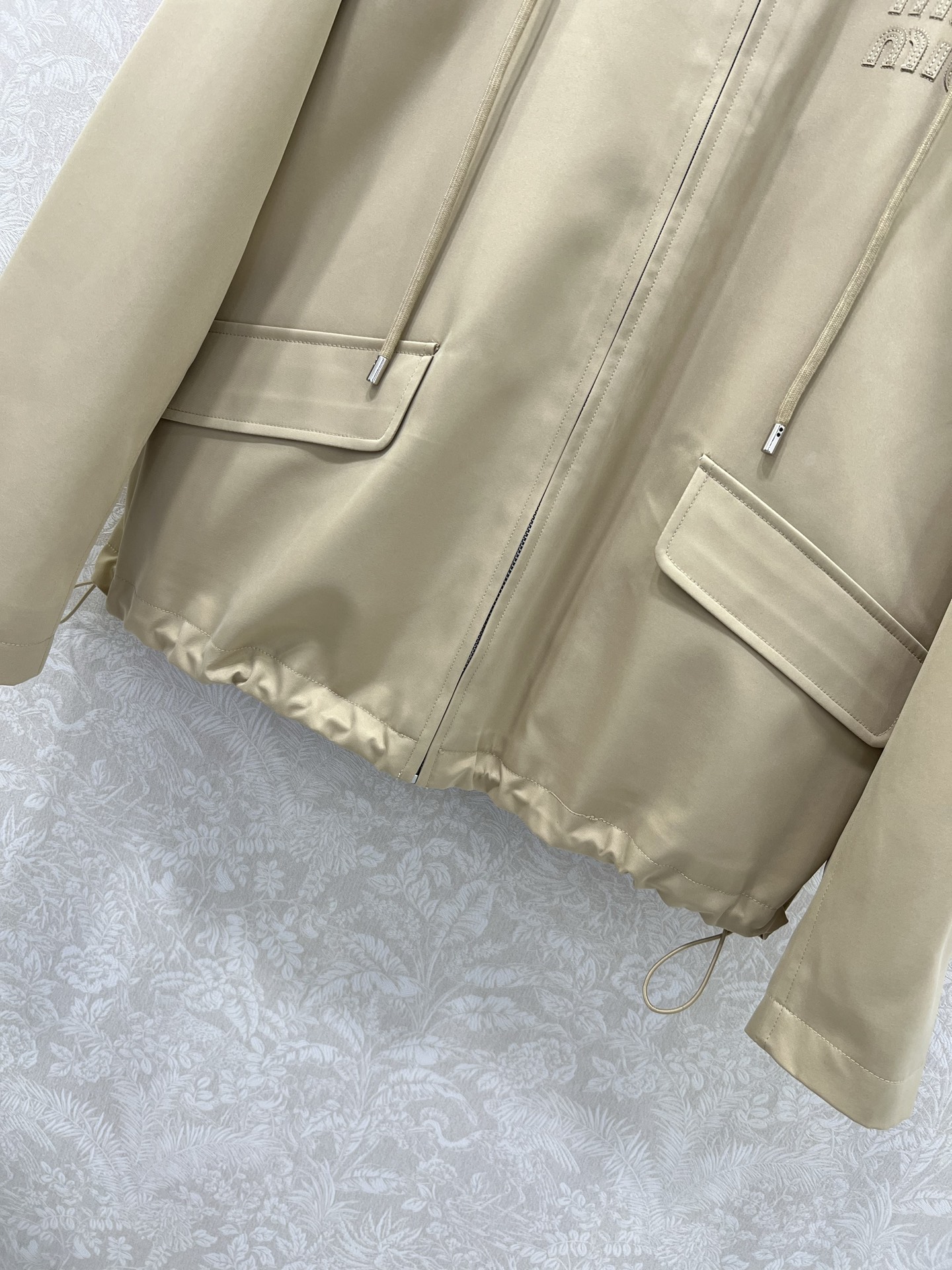 🔥🔥Miumi*25新款可拆卸连帽休闲飞行夹克外套 定制YB斜纹全棉材质 内衬条纹 质感细腻 垂感十足 