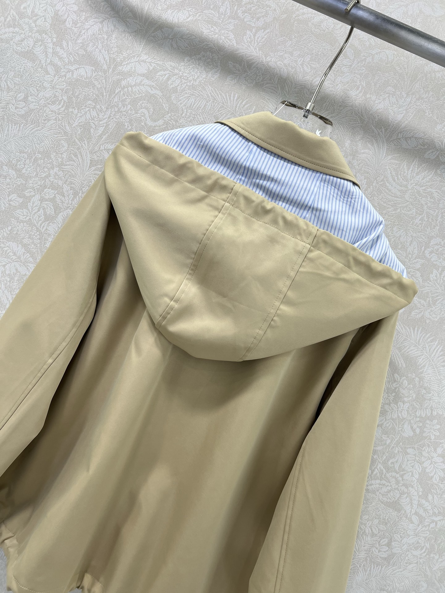 🔥🔥Miumi*25新款可拆卸连帽休闲飞行夹克外套 定制YB斜纹全棉材质 内衬条纹 质感细腻 垂感十足 