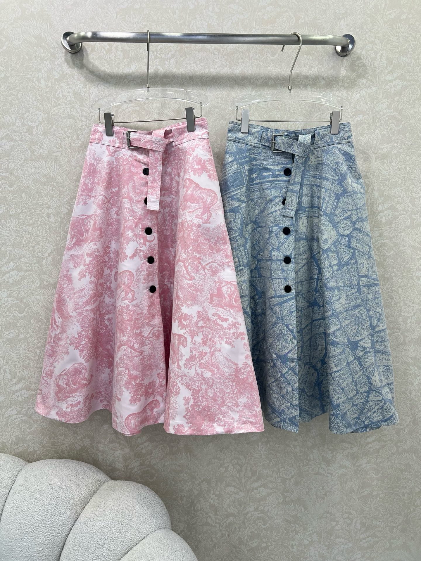 🔥🔥DIO*25新款提花大摆半裙 定制单排扣腰头隐藏腰带腰带设计 粉色🩷款通体满印丛林动物图案  蓝色🩵