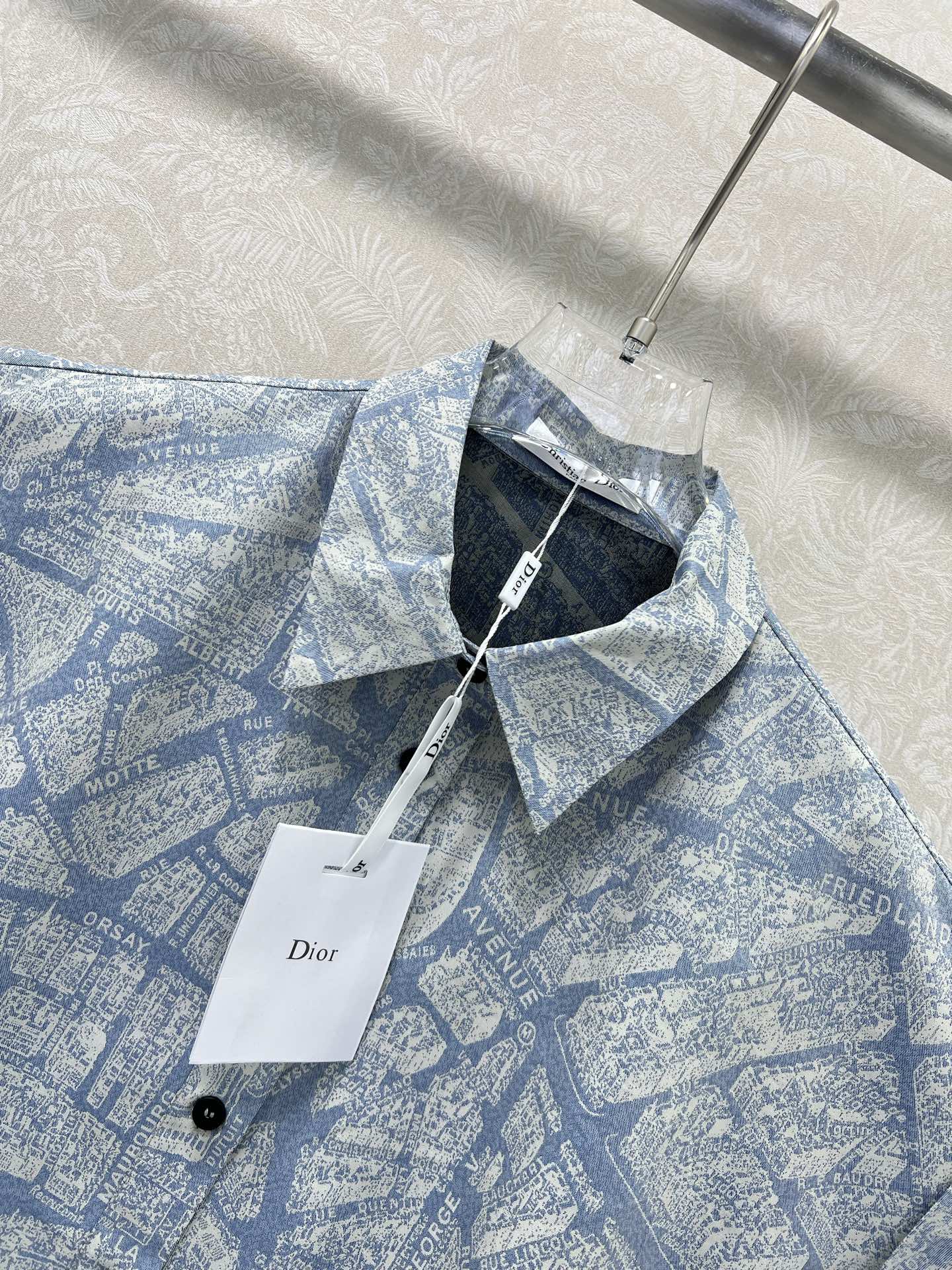 🔥🔥DIO*25新款提花翻领短袖连衣裙  蓝色🩵经典地图提花图案 翻领单排扣下摆抽绳大摆设计 带来浓烈度