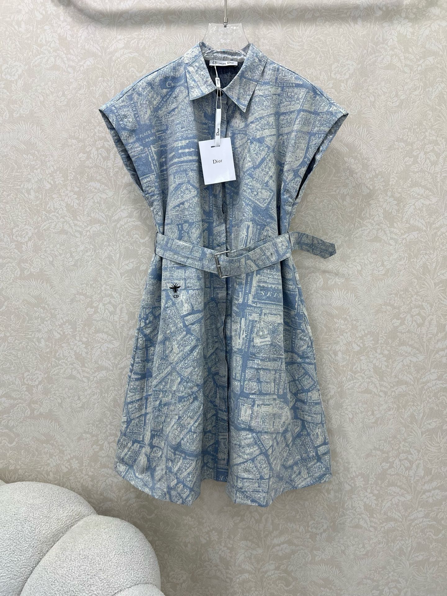 🔥🔥DIO*25新款提花翻领短袖连衣裙  隐藏单排扣设计 定制logo腰带头 裙身小蜜蜂刺绣  粉色🩷款