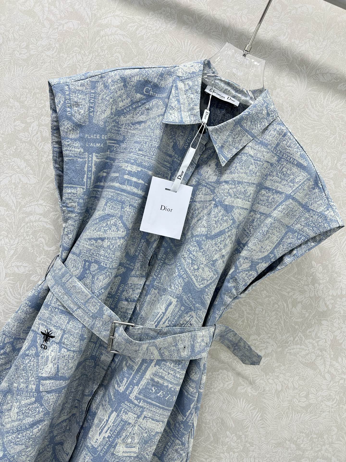 🔥🔥DIO*25新款提花翻领短袖连衣裙  隐藏单排扣设计 定制logo腰带头 裙身小蜜蜂刺绣  粉色🩷款