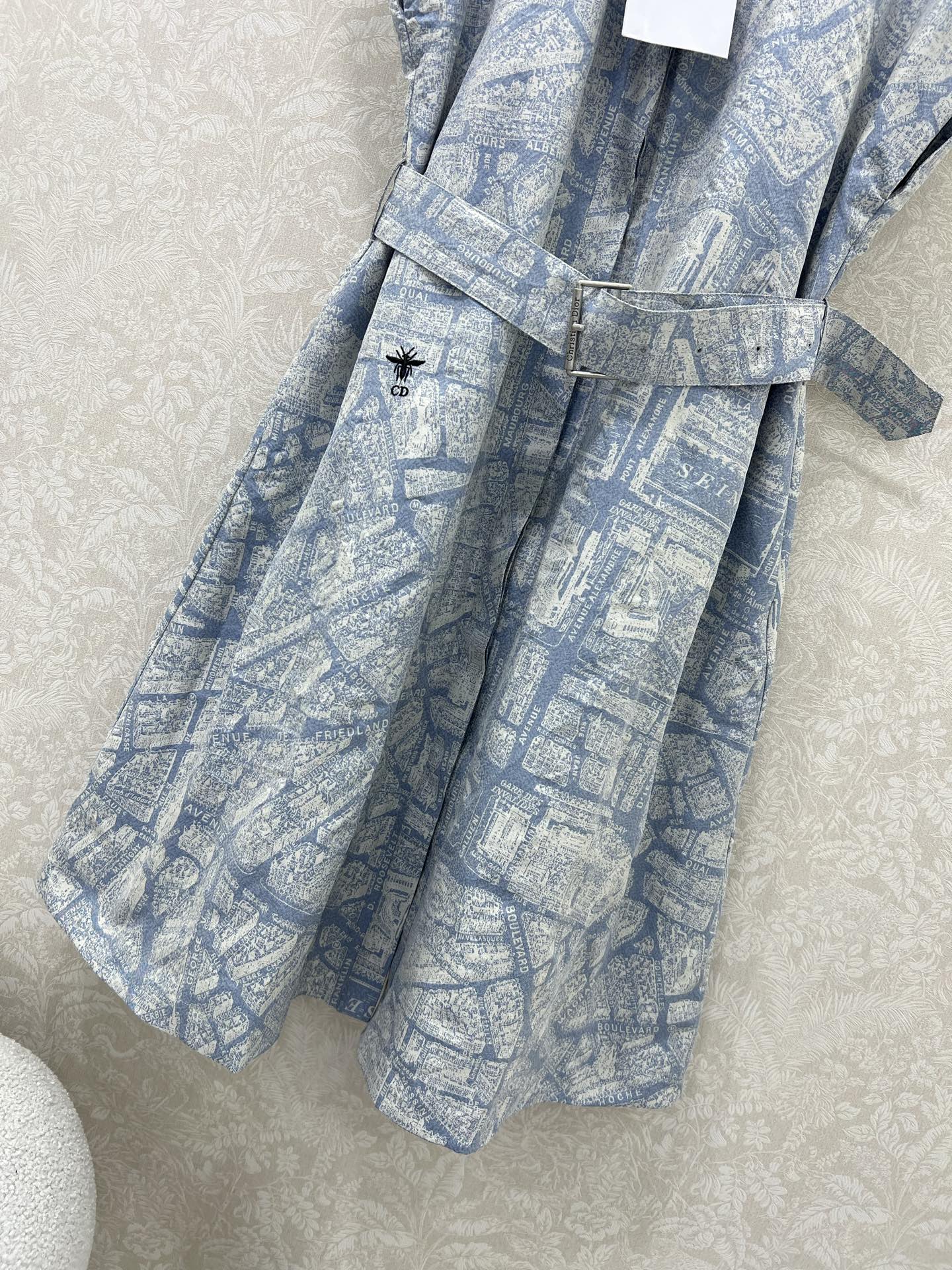 🔥🔥DIO*25新款提花翻领短袖连衣裙  隐藏单排扣设计 定制logo腰带头 裙身小蜜蜂刺绣  粉色🩷款