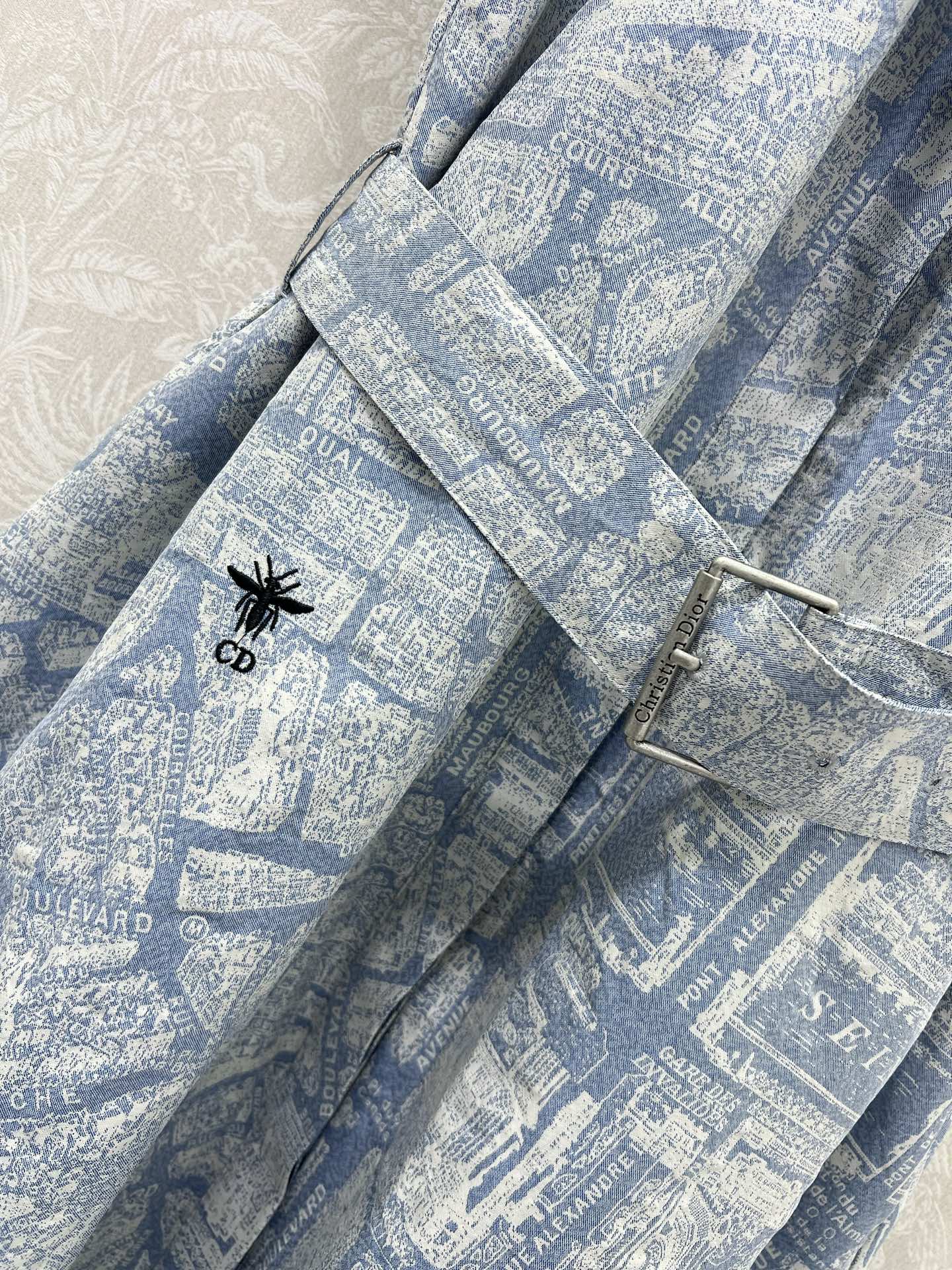 🔥🔥DIO*25新款提花翻领短袖连衣裙  隐藏单排扣设计 定制logo腰带头 裙身小蜜蜂刺绣  粉色🩷款