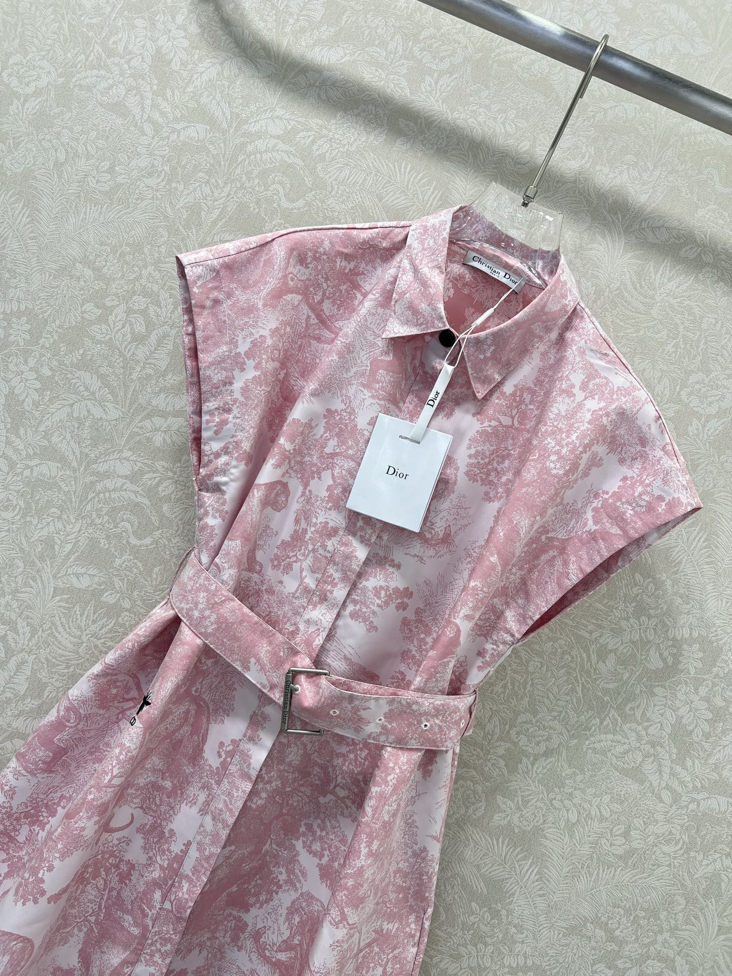 🔥🔥DIO*25新款提花翻领短袖连衣裙  隐藏单排扣设计 定制logo腰带头 裙身小蜜蜂刺绣  粉色🩷款