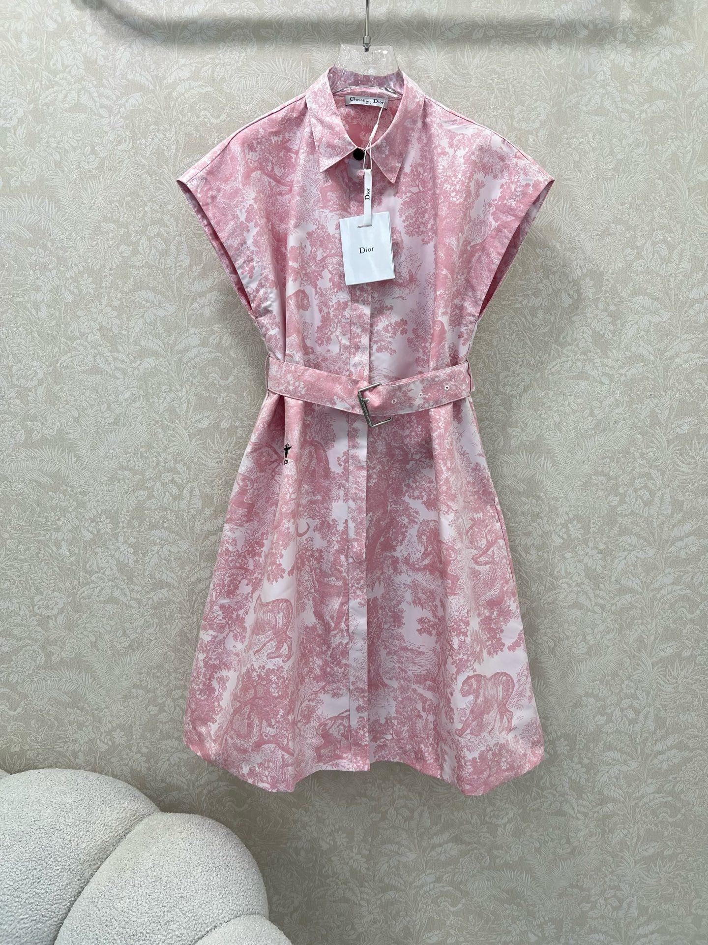 🔥🔥DIO*25新款提花翻领短袖连衣裙  隐藏单排扣设计 定制logo腰带头 裙身小蜜蜂刺绣  粉色🩷款