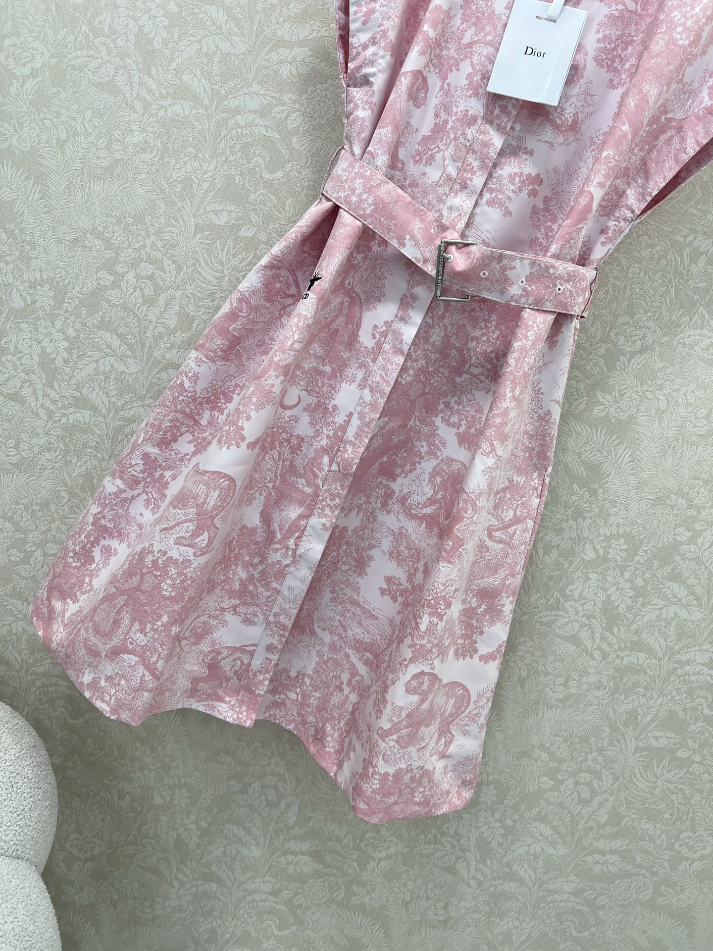 🔥🔥DIO*25新款提花翻领短袖连衣裙  隐藏单排扣设计 定制logo腰带头 裙身小蜜蜂刺绣  粉色🩷款