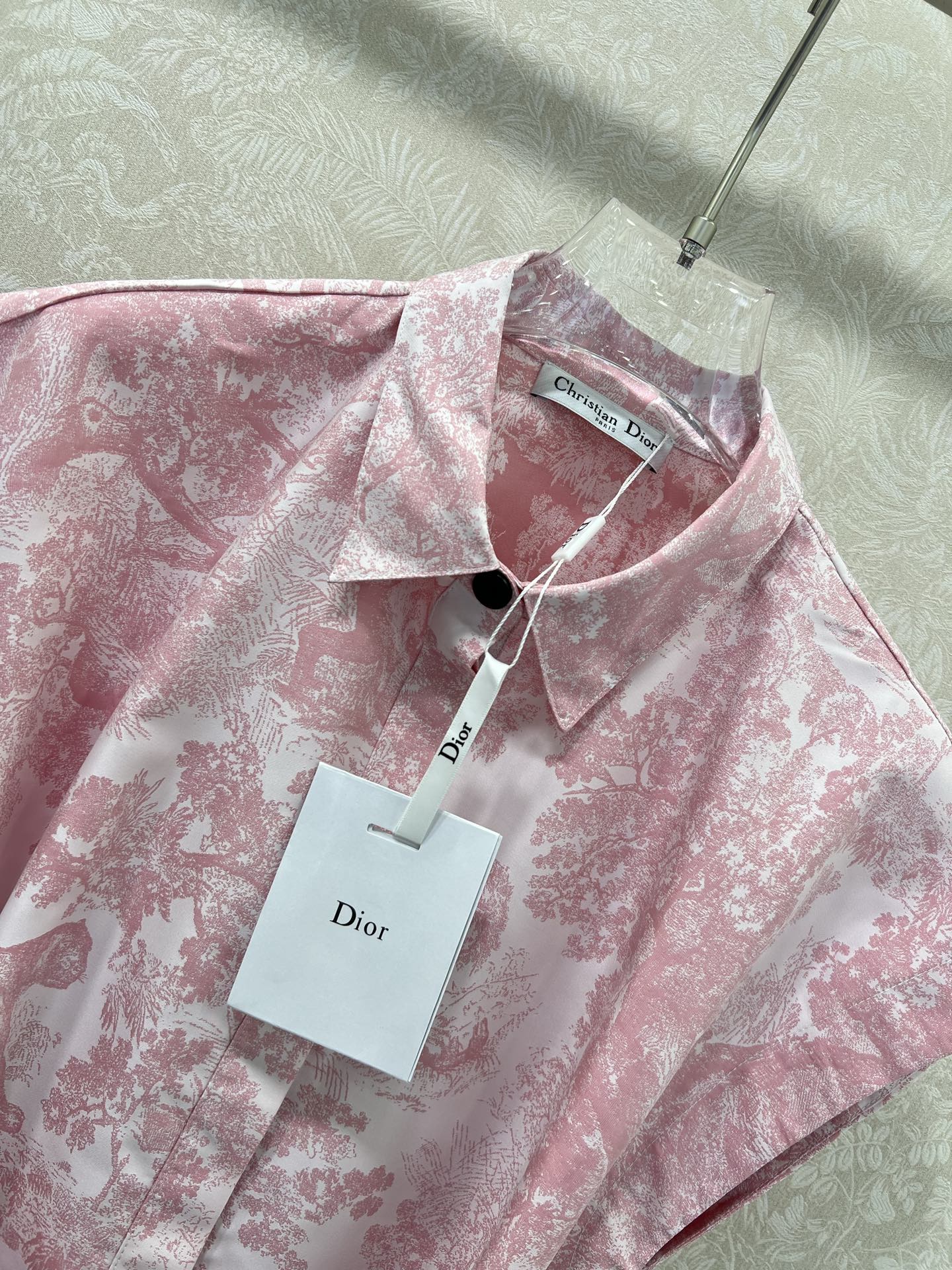 🔥🔥DIO*25新款提花翻领短袖连衣裙  隐藏单排扣设计 定制logo腰带头 裙身小蜜蜂刺绣  粉色🩷款