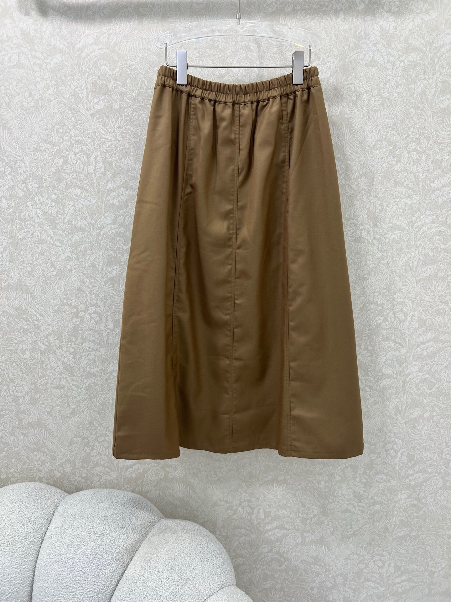 🔥🔥Louis Vuitt*n25新款腰头皮扣装饰半裙 定制半单排扣腰头设计 百褶设计 后腰松紧有弹力 