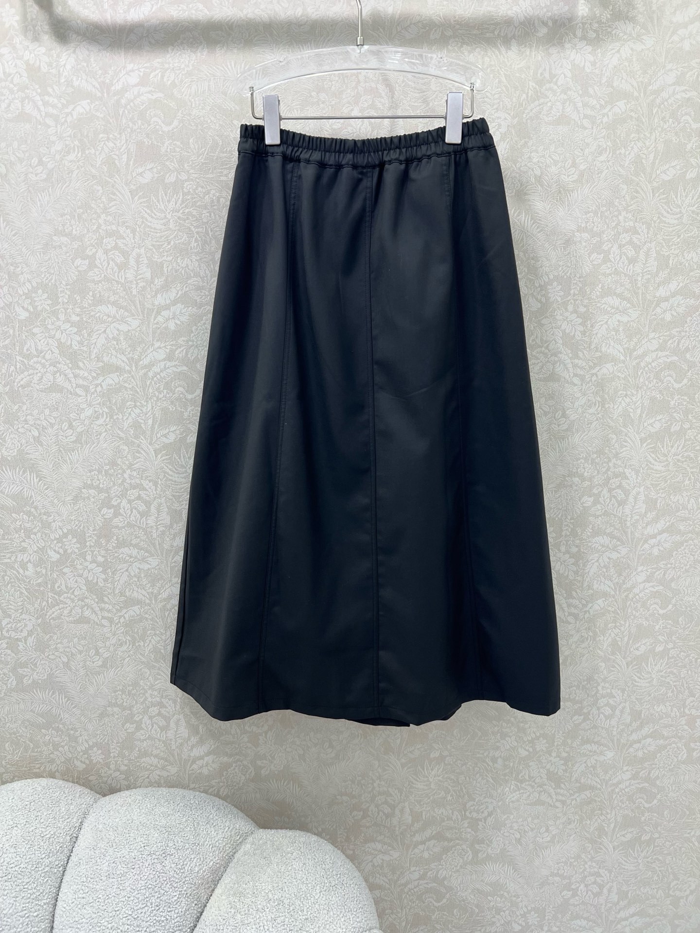 🔥🔥Louis Vuitt*n25新款腰头皮扣装饰半裙 定制半单排扣腰头设计 百褶设计 后腰松紧有弹力 