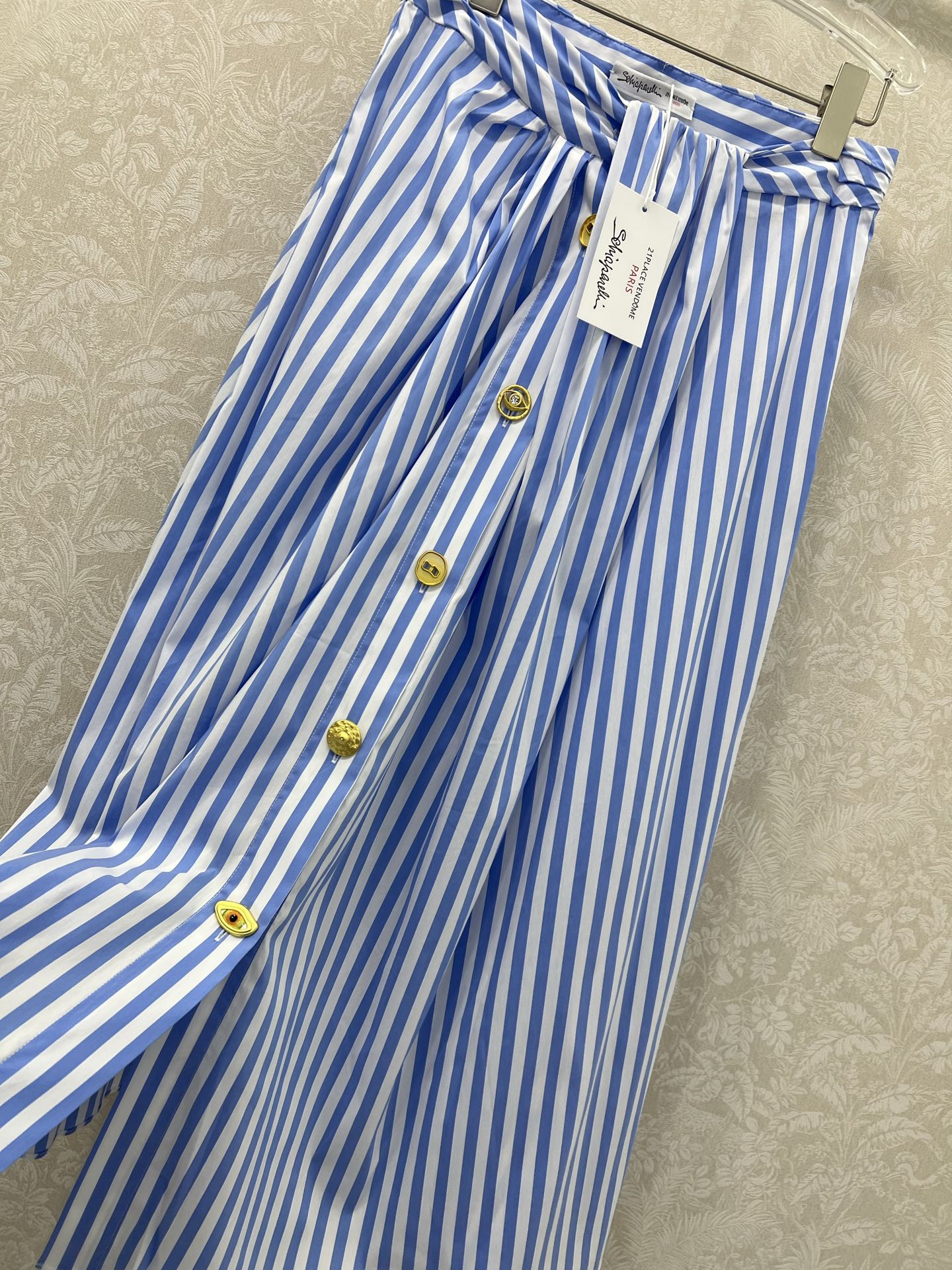 🔥🔥Sch*法国本土品牌 25新款条纹半裙  不规则单排扣设计 定制品牌五金 腰头修身剪裁贴合身体曲线 