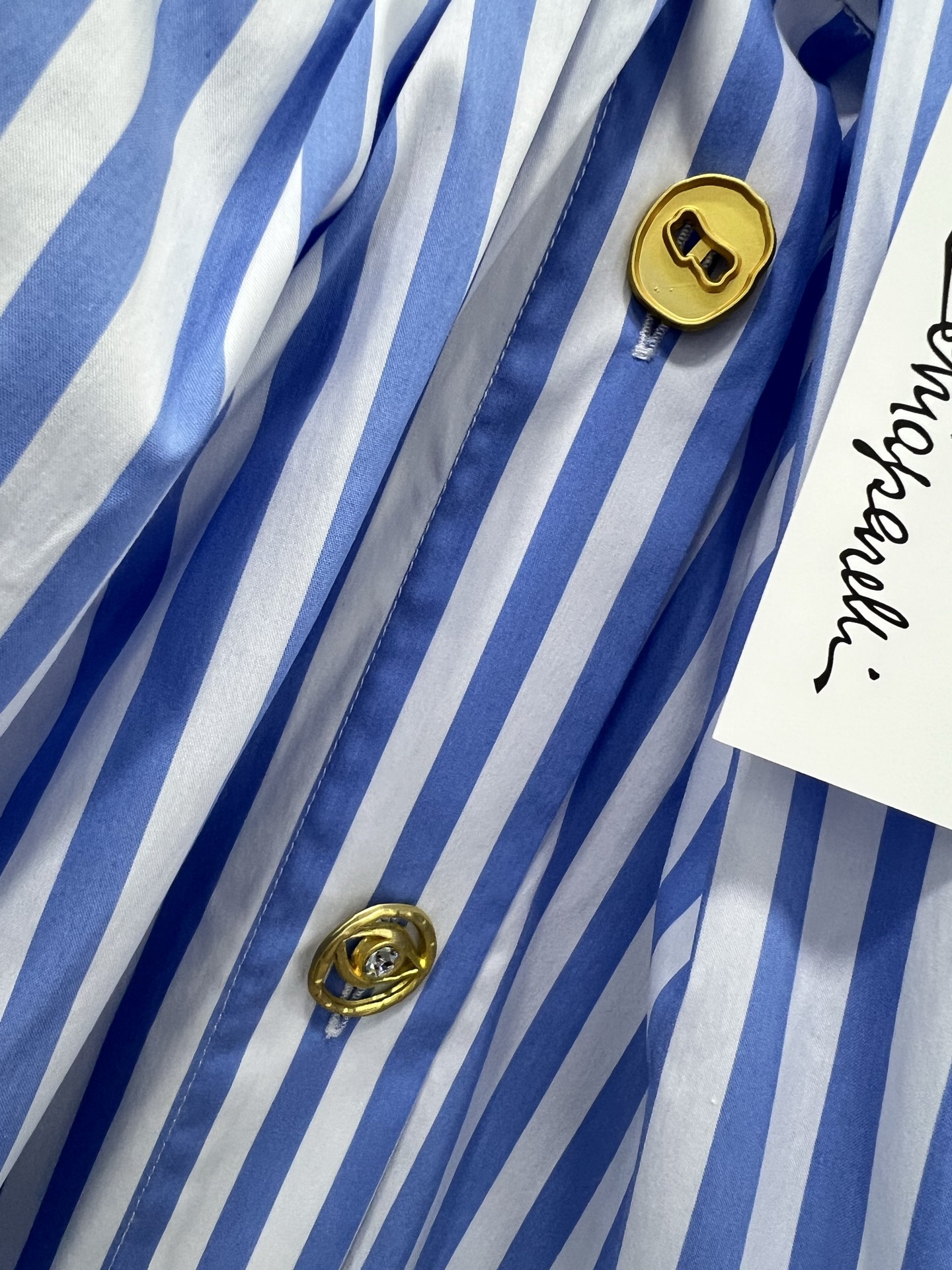 🔥🔥Sch*法国本土品牌 25新款条纹半裙  不规则单排扣设计 定制品牌五金 腰头修身剪裁贴合身体曲线 