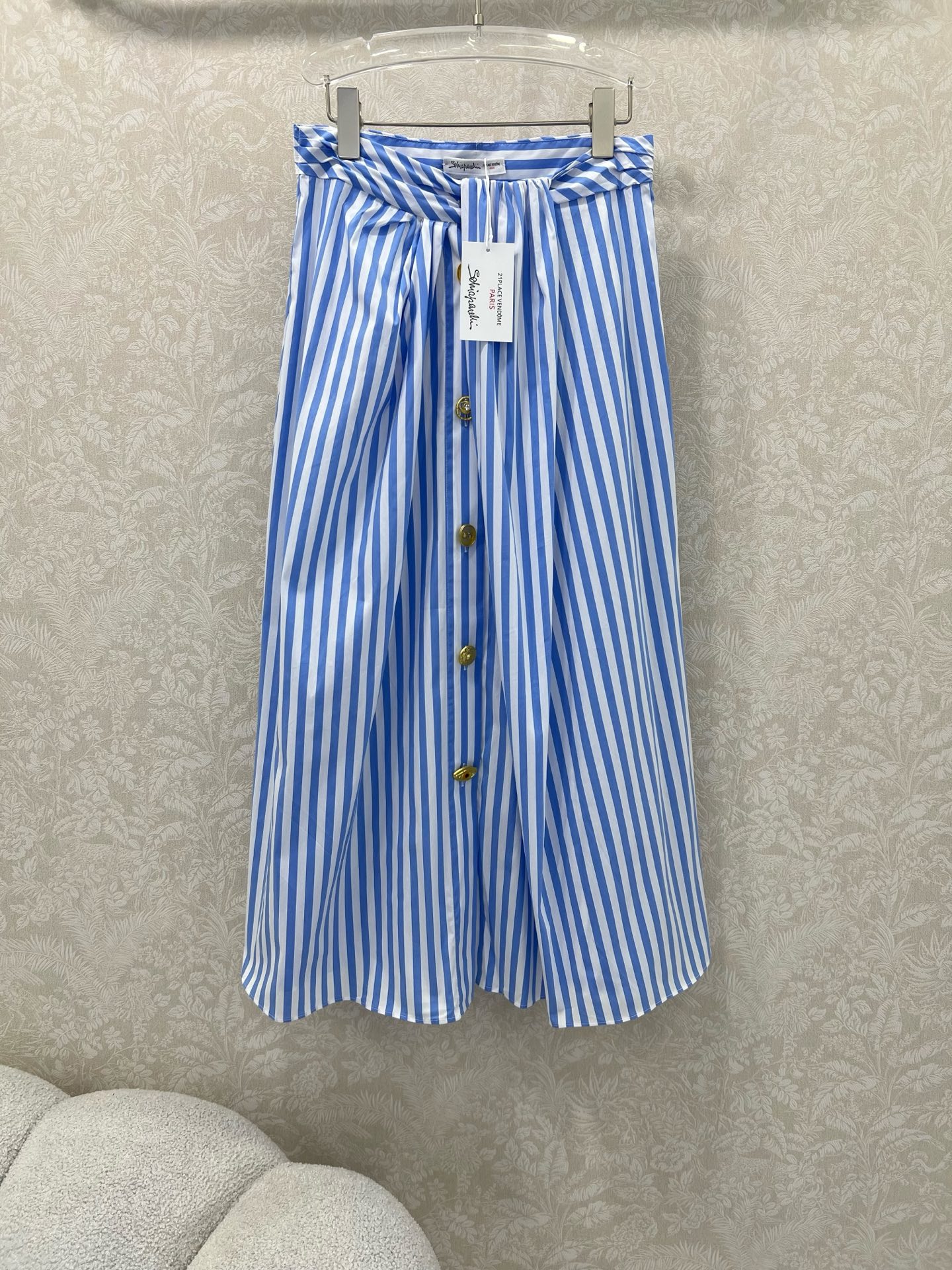 🔥🔥Sch*法国本土品牌 25新款条纹半裙  不规则单排扣设计 定制品牌五金 腰头修身剪裁贴合身体曲线 