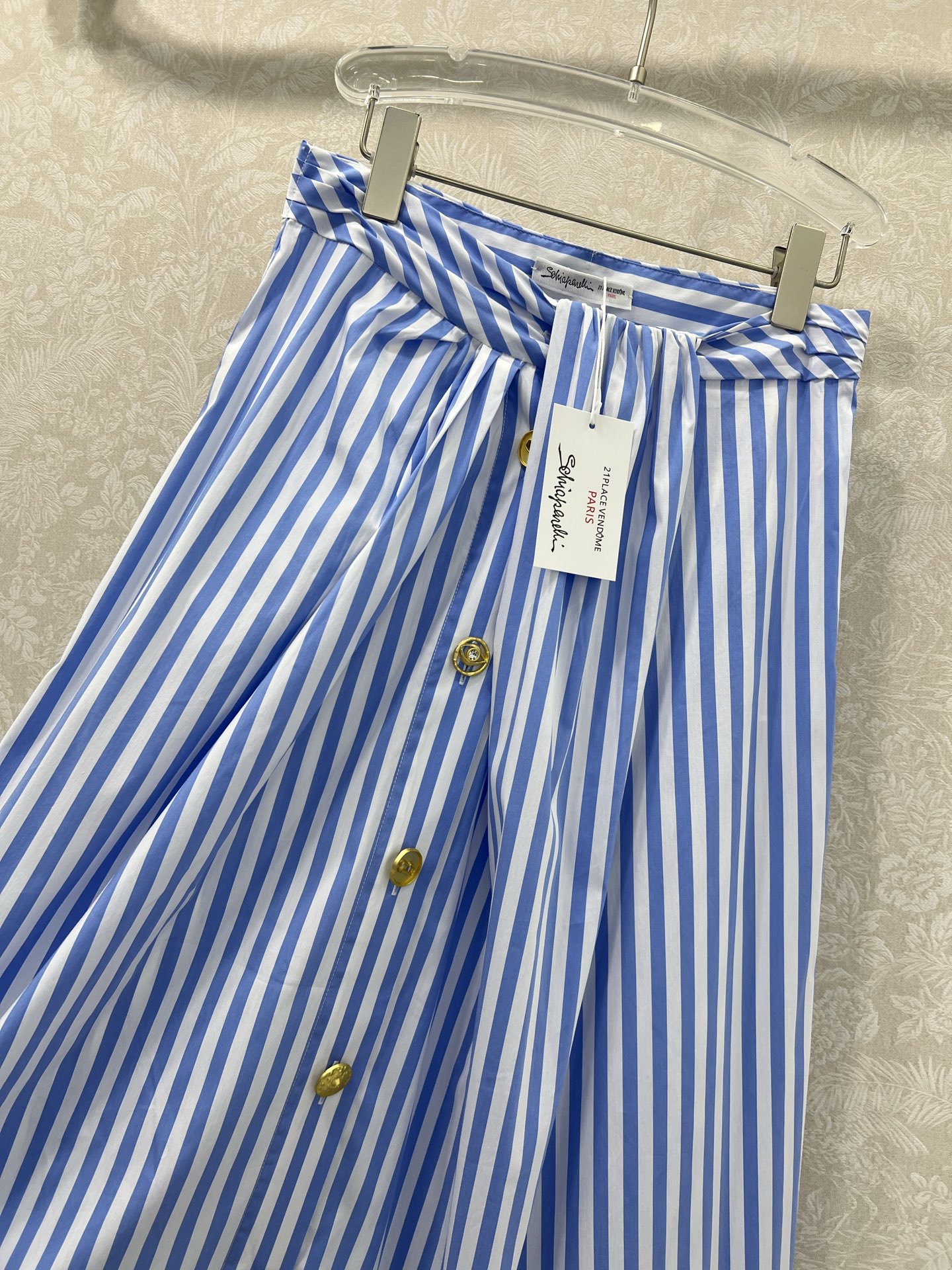 🔥🔥Sch*法国本土品牌 25新款条纹半裙  不规则单排扣设计 定制品牌五金 腰头修身剪裁贴合身体曲线 